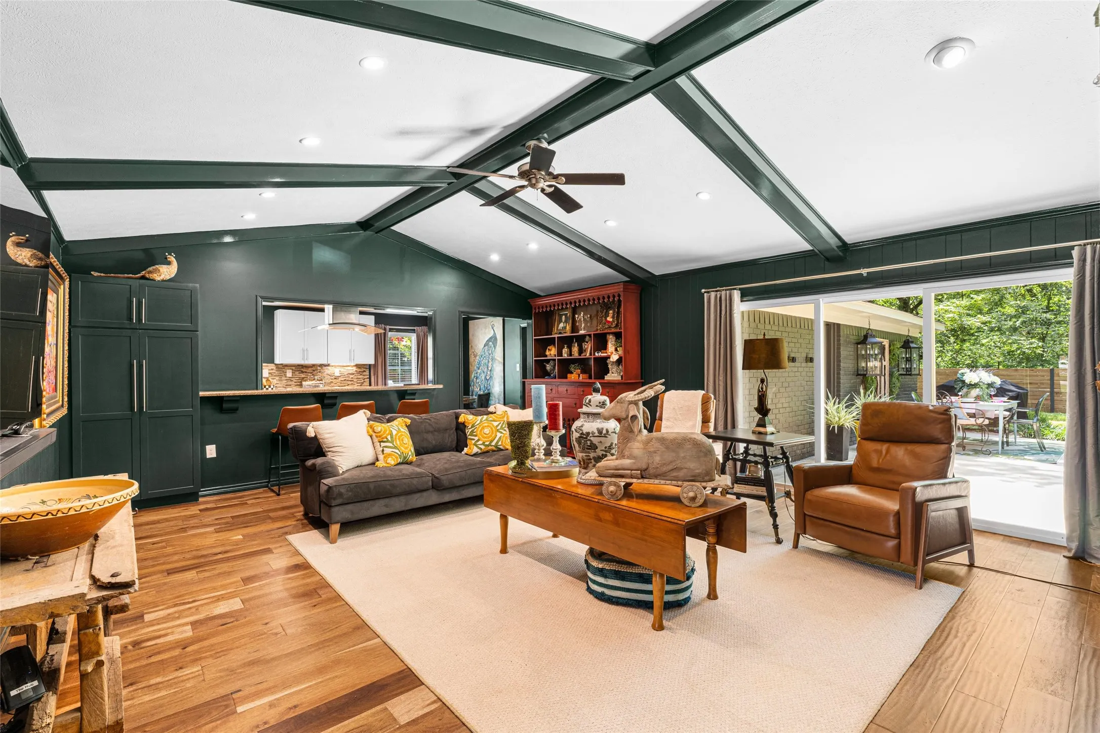 Single Family Residence For Sale in Navarro County , 1401 Bowie Circle, Corsicana, Texas 75110, 4 Bedroom, 3 Bathroom, 3 Garage spaces, 2,645 Sqft, built in 1973, mls#21320008, Real Estate Agent in Corsicana, Homes For Sale in Navarro county, Homes For Sale in Corsicana, Realtor in Corsicana Texas, Real Estate Brokerage Independent Realty Texas, Luminita Cordes Realtor