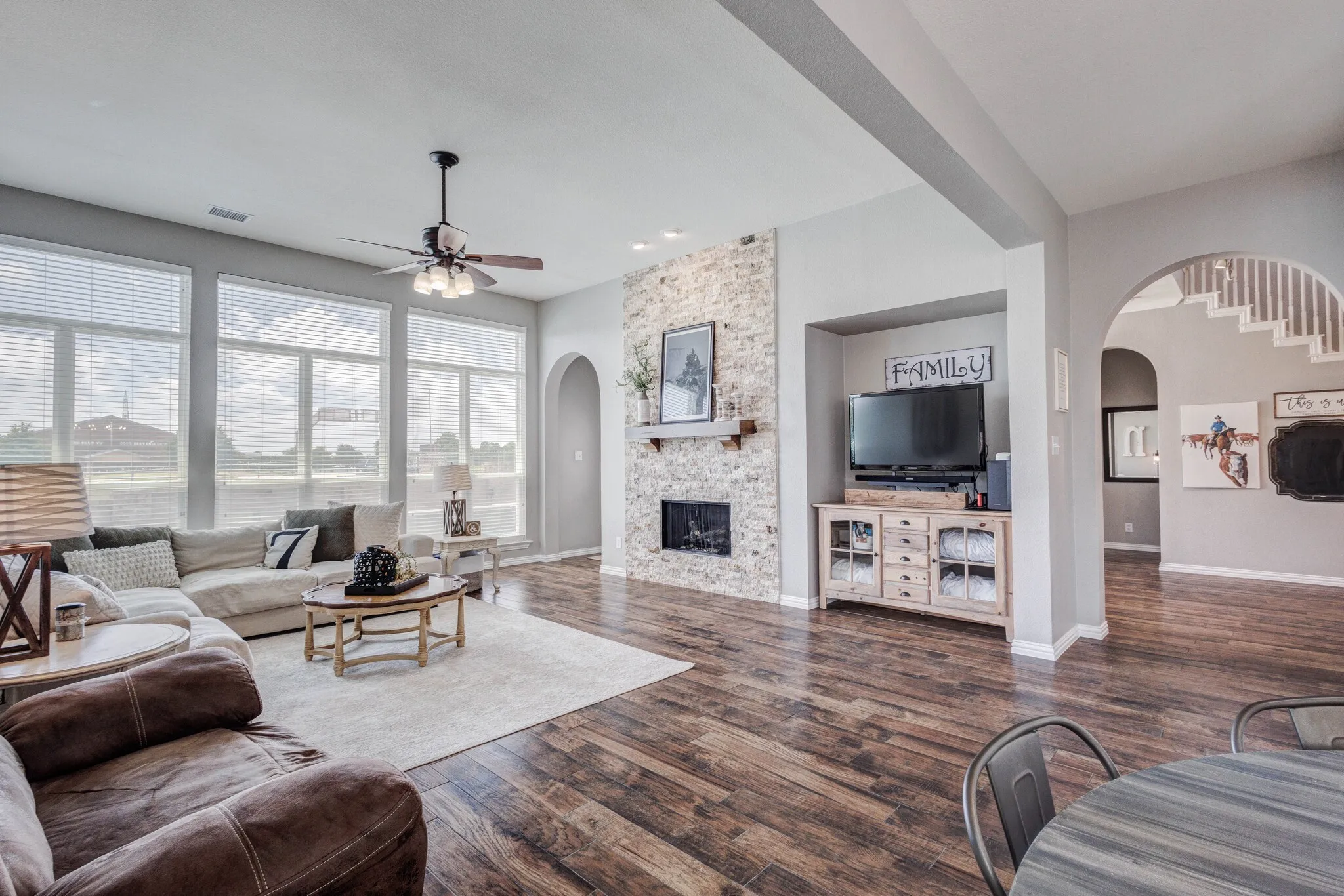 Single Family Residence For Sale in Dallas County , 6514 Field Crest Lane, Sachse, Texas 75048, 5 Bedroom, 4 Bathroom, 3 Garage spaces, 4,182 Sqft, built in 2003, mls#21320471, Real Estate Agent in Sachse, Homes For Sale in Dallas county, Homes For Sale in Sachse, Realtor in Sachse Texas, Real Estate Brokerage Independent Realty Texas, Luminita Cordes Realtor