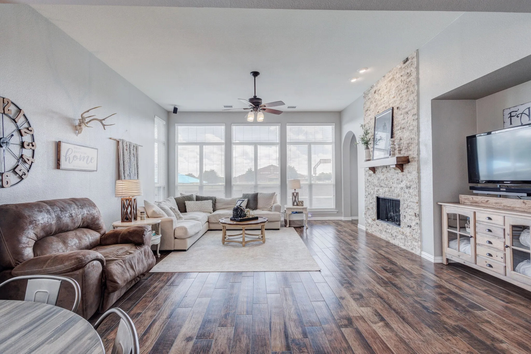 Single Family Residence For Sale in Dallas County , 6514 Field Crest Lane, Sachse, Texas 75048, 5 Bedroom, 4 Bathroom, 3 Garage spaces, 4,182 Sqft, built in 2003, mls#21320471, Real Estate Agent in Sachse, Homes For Sale in Dallas county, Homes For Sale in Sachse, Realtor in Sachse Texas, Real Estate Brokerage Independent Realty Texas, Luminita Cordes Realtor