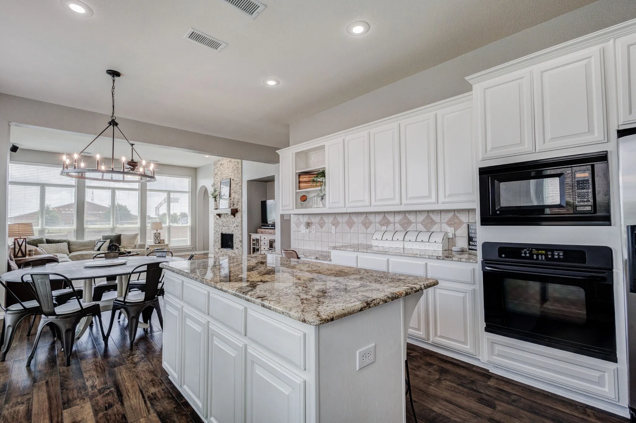Single Family Residence For Sale in Dallas County , 6514 Field Crest Lane, Sachse, Texas 75048, 5 Bedroom, 4 Bathroom, 3 Garage spaces, 4,182 Sqft, built in 2003, mls#21320471, Real Estate Agent in Sachse, Homes For Sale in Dallas county, Homes For Sale in Sachse, Realtor in Sachse Texas, Real Estate Brokerage Independent Realty Texas, Luminita Cordes Realtor