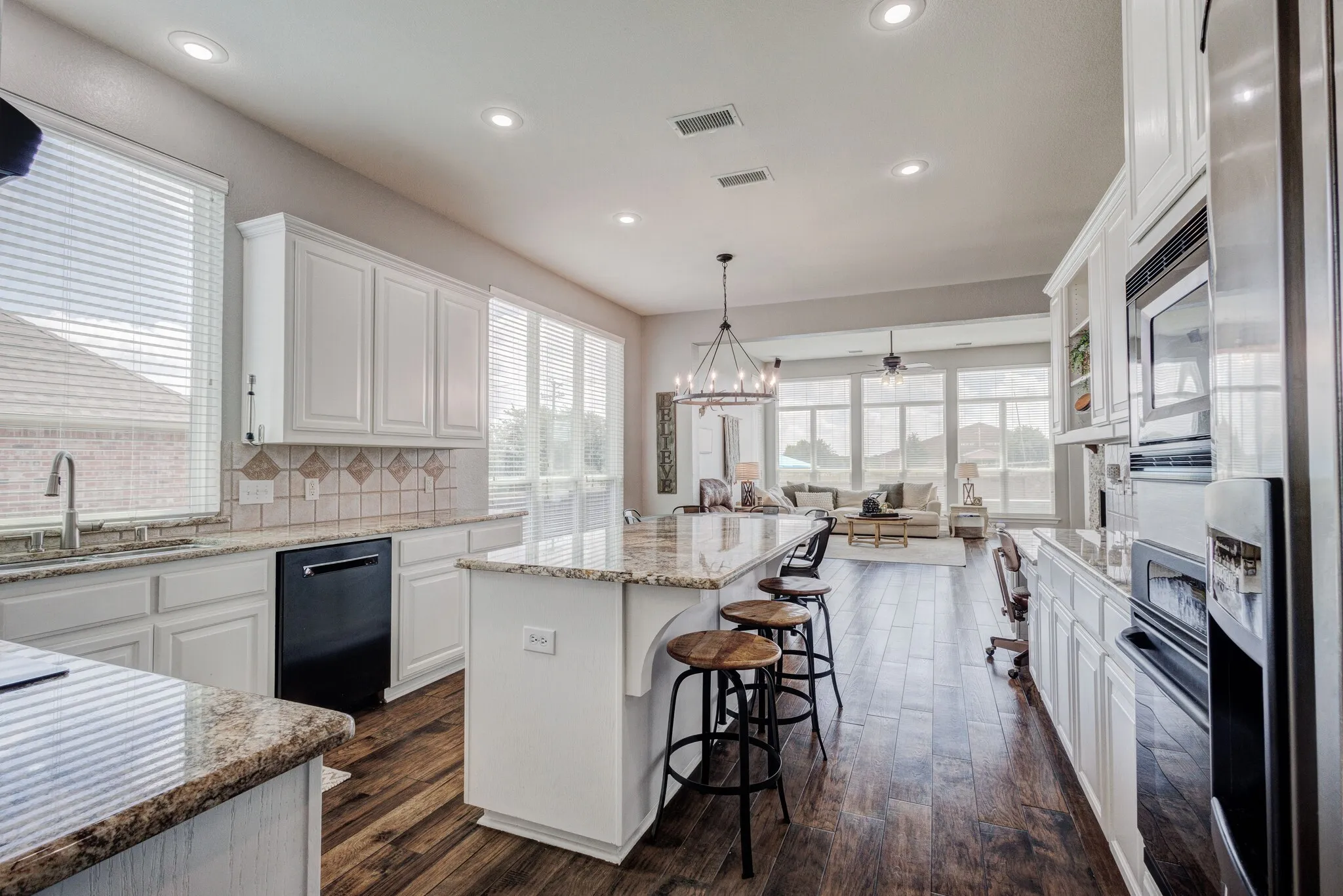 Single Family Residence For Sale in Dallas County , 6514 Field Crest Lane, Sachse, Texas 75048, 5 Bedroom, 4 Bathroom, 3 Garage spaces, 4,182 Sqft, built in 2003, mls#21320471, Real Estate Agent in Sachse, Homes For Sale in Dallas county, Homes For Sale in Sachse, Realtor in Sachse Texas, Real Estate Brokerage Independent Realty Texas, Luminita Cordes Realtor