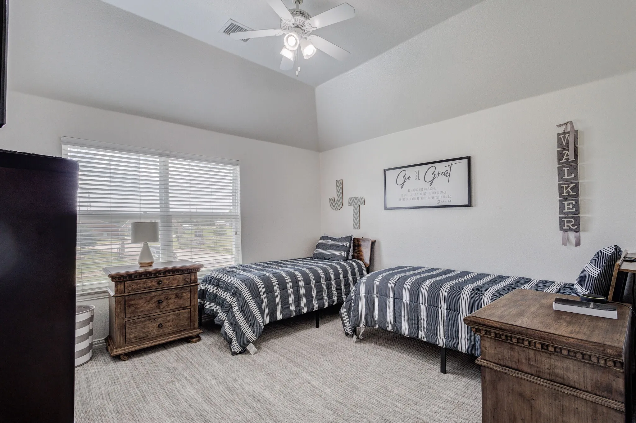 Single Family Residence For Sale in Dallas County , 6514 Field Crest Lane, Sachse, Texas 75048, 5 Bedroom, 4 Bathroom, 3 Garage spaces, 4,182 Sqft, built in 2003, mls#21320471, Real Estate Agent in Sachse, Homes For Sale in Dallas county, Homes For Sale in Sachse, Realtor in Sachse Texas, Real Estate Brokerage Independent Realty Texas, Luminita Cordes Realtor
