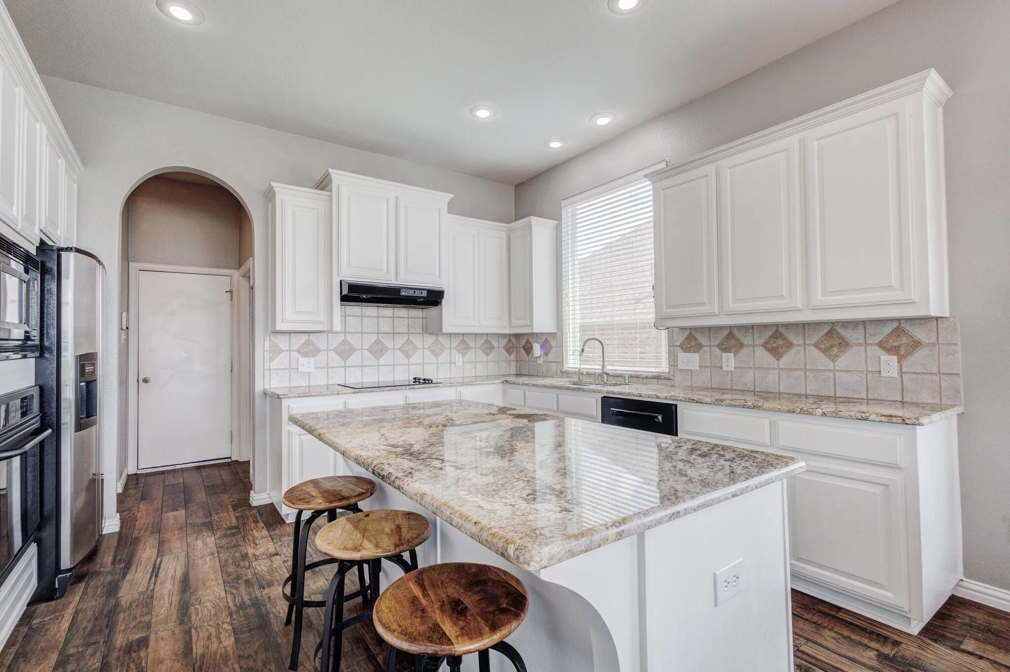 Single Family Residence For Sale in Dallas County , 6514 Field Crest Lane, Sachse, Texas 75048, 5 Bedroom, 4 Bathroom, 3 Garage spaces, 4,182 Sqft, built in 2003, mls#21320471, Real Estate Agent in Sachse, Homes For Sale in Dallas county, Homes For Sale in Sachse, Realtor in Sachse Texas, Real Estate Brokerage Independent Realty Texas, Luminita Cordes Realtor