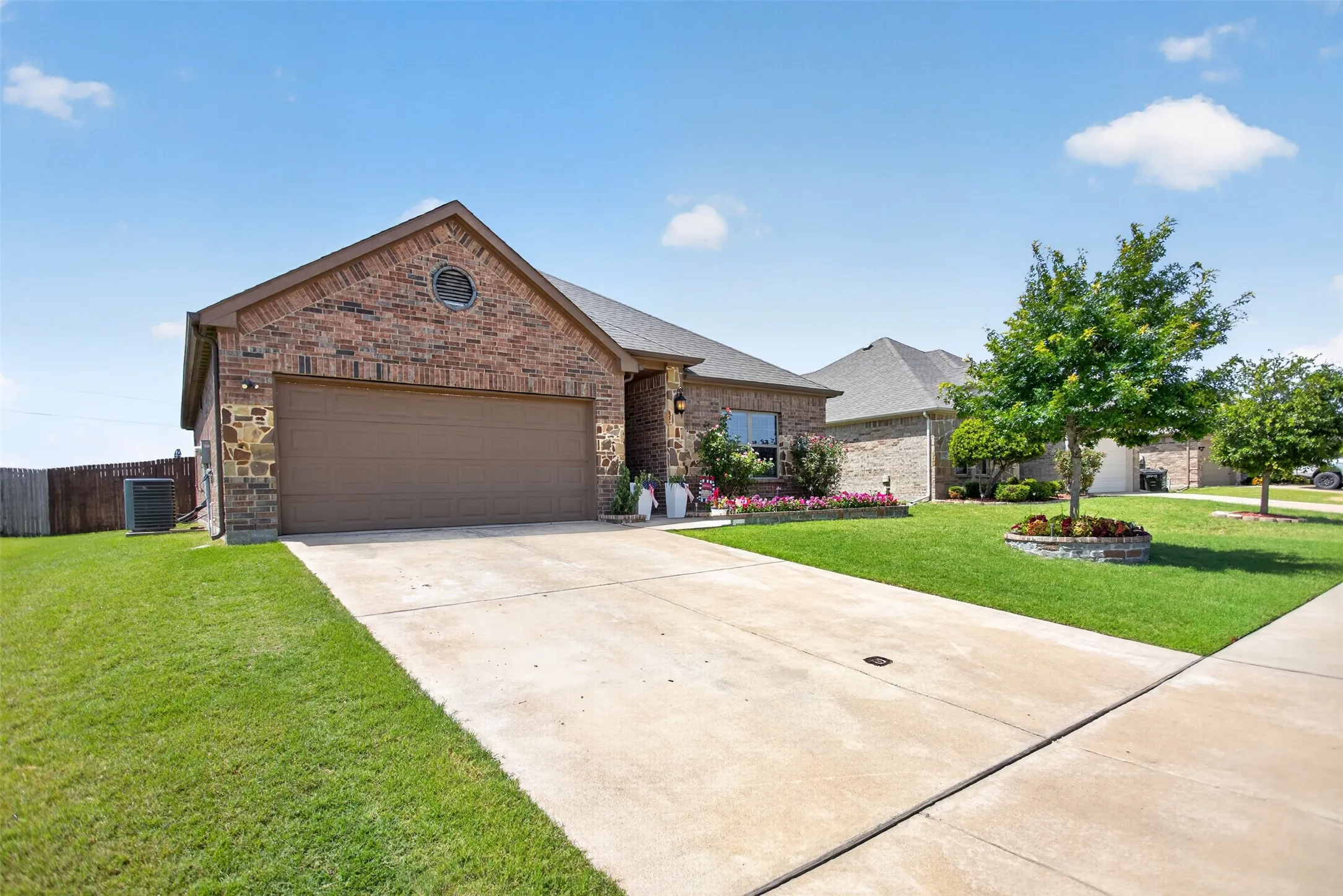 Single Family Residence For Sale in Kaufman County , 334 Pecos Drive, Crandall, Texas 75114, 4 Bedroom, 2 Bathroom, 2 Garage spaces, 1,752 Sqft, built in 2019, mls#21320502, Real Estate Agent in Crandall, Homes For Sale in Kaufman county, Homes For Sale in Crandall, Realtor in Crandall Texas, Real Estate Brokerage Independent Realty Texas, Luminita Cordes Realtor
