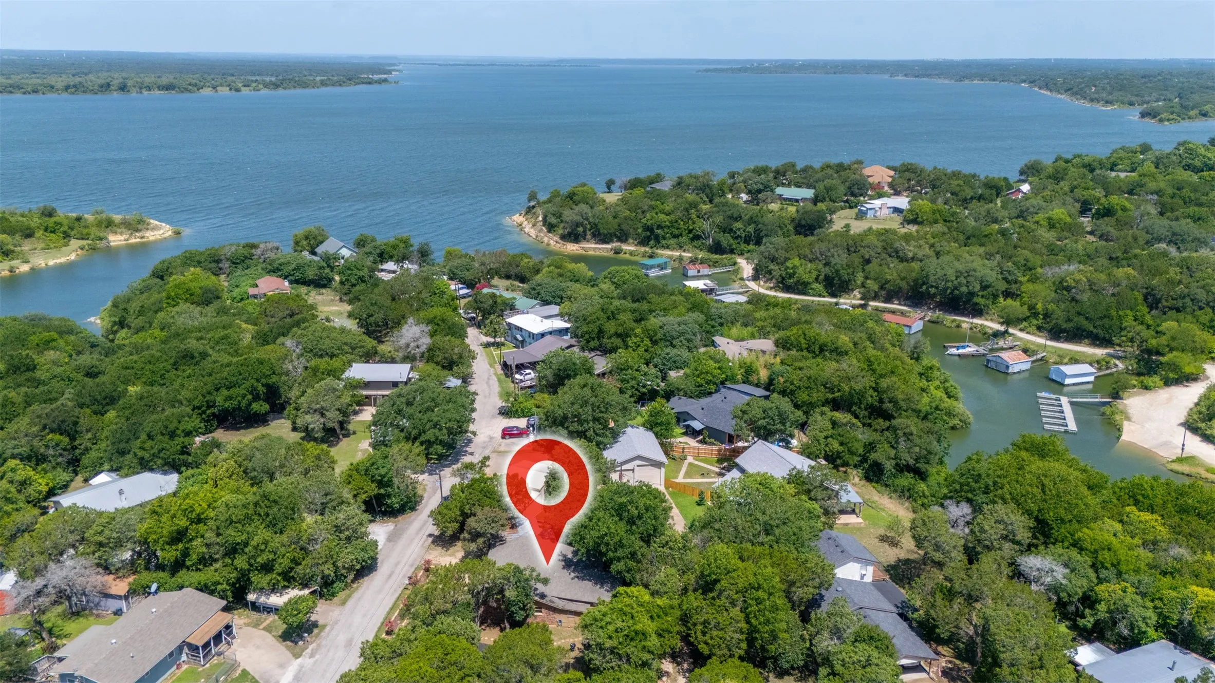 Single Family Residence For Sale in Hill County , 190 Crowfoot Lane, Whitney, Texas 76692, 3 Bedroom, 2 Bathroom, Garage spaces, 1,887 Sqft, built in 1960, mls#21315992, Real Estate Agent in Whitney, Homes For Sale in Hill county, Homes For Sale in Whitney, Realtor in Whitney Texas, Real Estate Brokerage Independent Realty Texas, Luminita Cordes Realtor