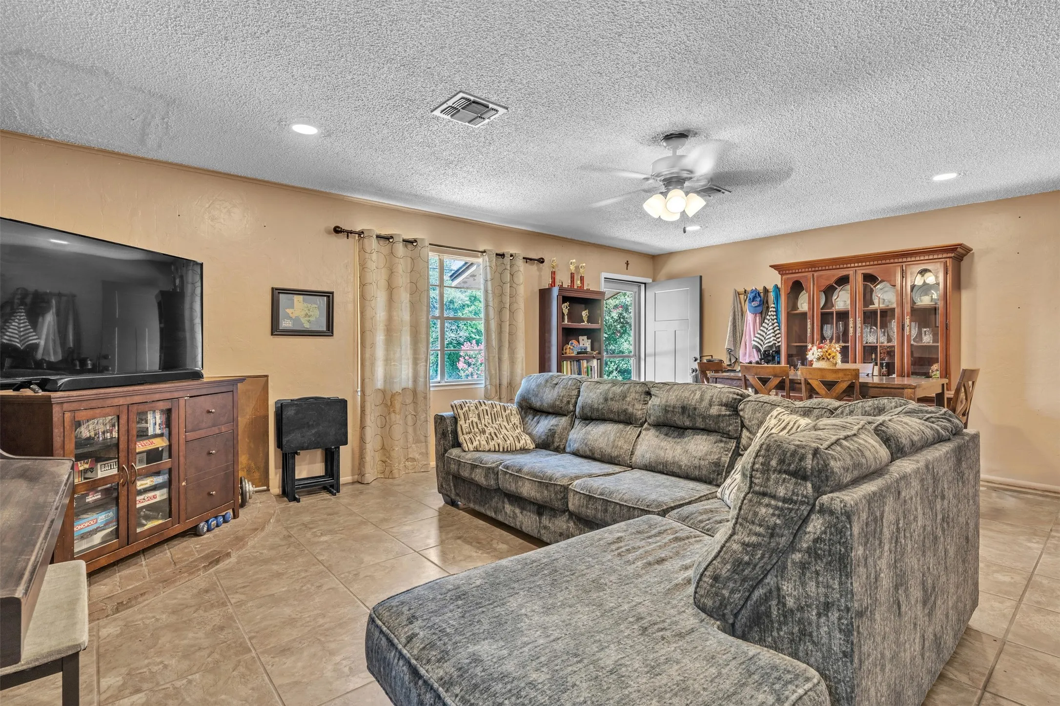 Single Family Residence For Sale in Hill County , 190 Crowfoot Lane, Whitney, Texas 76692, 3 Bedroom, 2 Bathroom, Garage spaces, 1,887 Sqft, built in 1960, mls#21315992, Real Estate Agent in Whitney, Homes For Sale in Hill county, Homes For Sale in Whitney, Realtor in Whitney Texas, Real Estate Brokerage Independent Realty Texas, Luminita Cordes Realtor