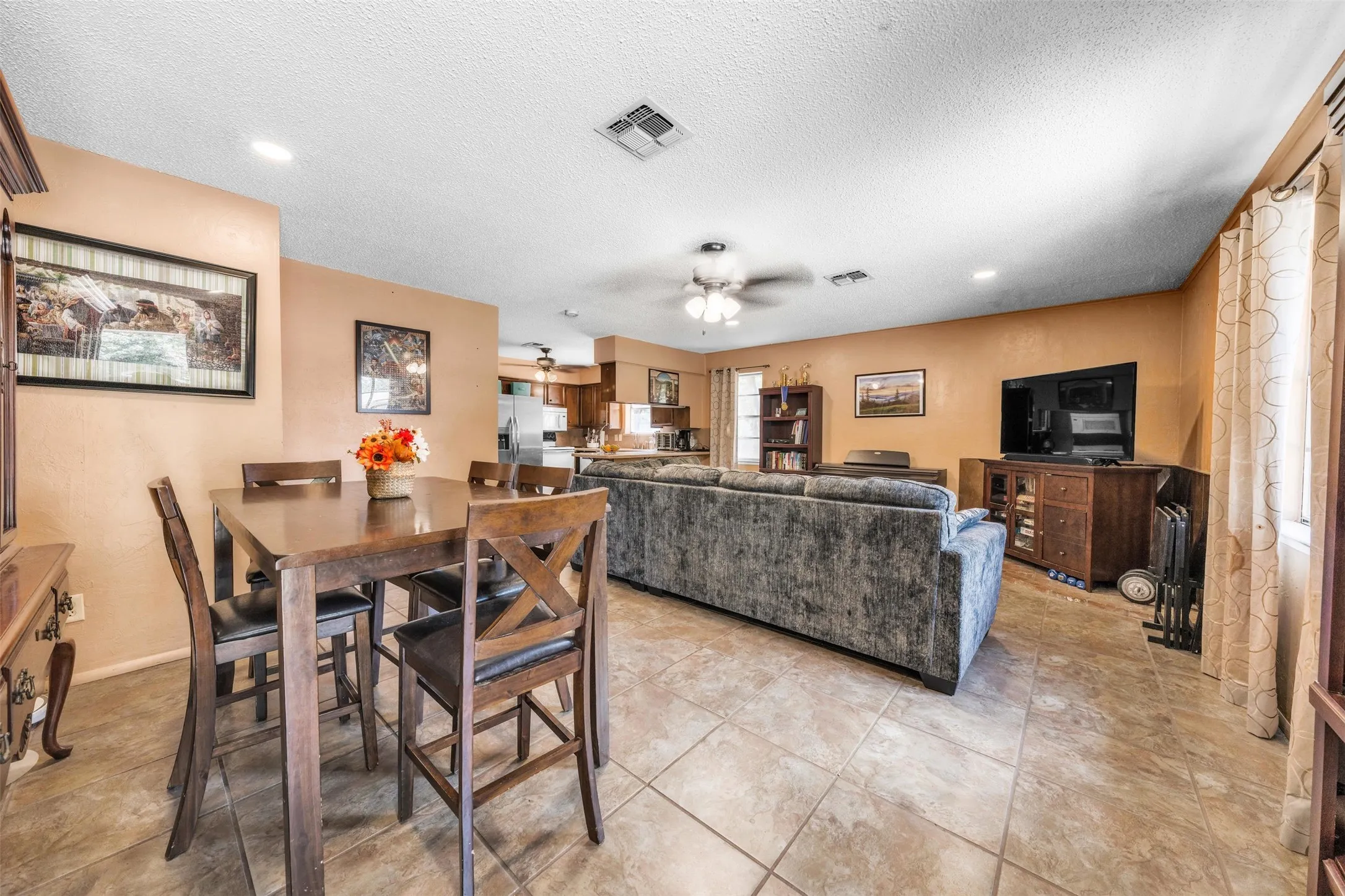 Single Family Residence For Sale in Hill County , 190 Crowfoot Lane, Whitney, Texas 76692, 3 Bedroom, 2 Bathroom, Garage spaces, 1,887 Sqft, built in 1960, mls#21315992, Real Estate Agent in Whitney, Homes For Sale in Hill county, Homes For Sale in Whitney, Realtor in Whitney Texas, Real Estate Brokerage Independent Realty Texas, Luminita Cordes Realtor
