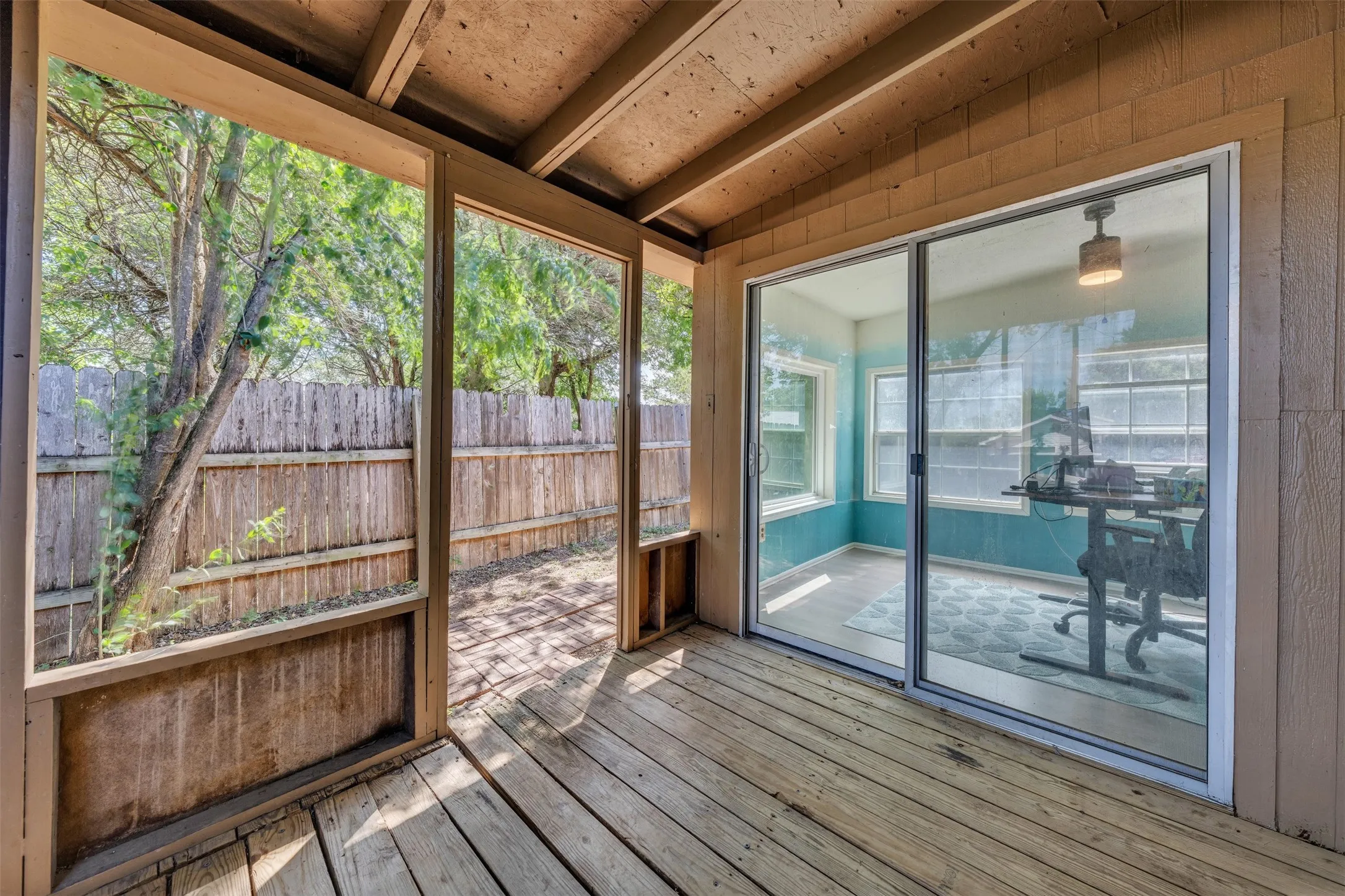 Single Family Residence For Sale in Hill County , 190 Crowfoot Lane, Whitney, Texas 76692, 3 Bedroom, 2 Bathroom, Garage spaces, 1,887 Sqft, built in 1960, mls#21315992, Real Estate Agent in Whitney, Homes For Sale in Hill county, Homes For Sale in Whitney, Realtor in Whitney Texas, Real Estate Brokerage Independent Realty Texas, Luminita Cordes Realtor