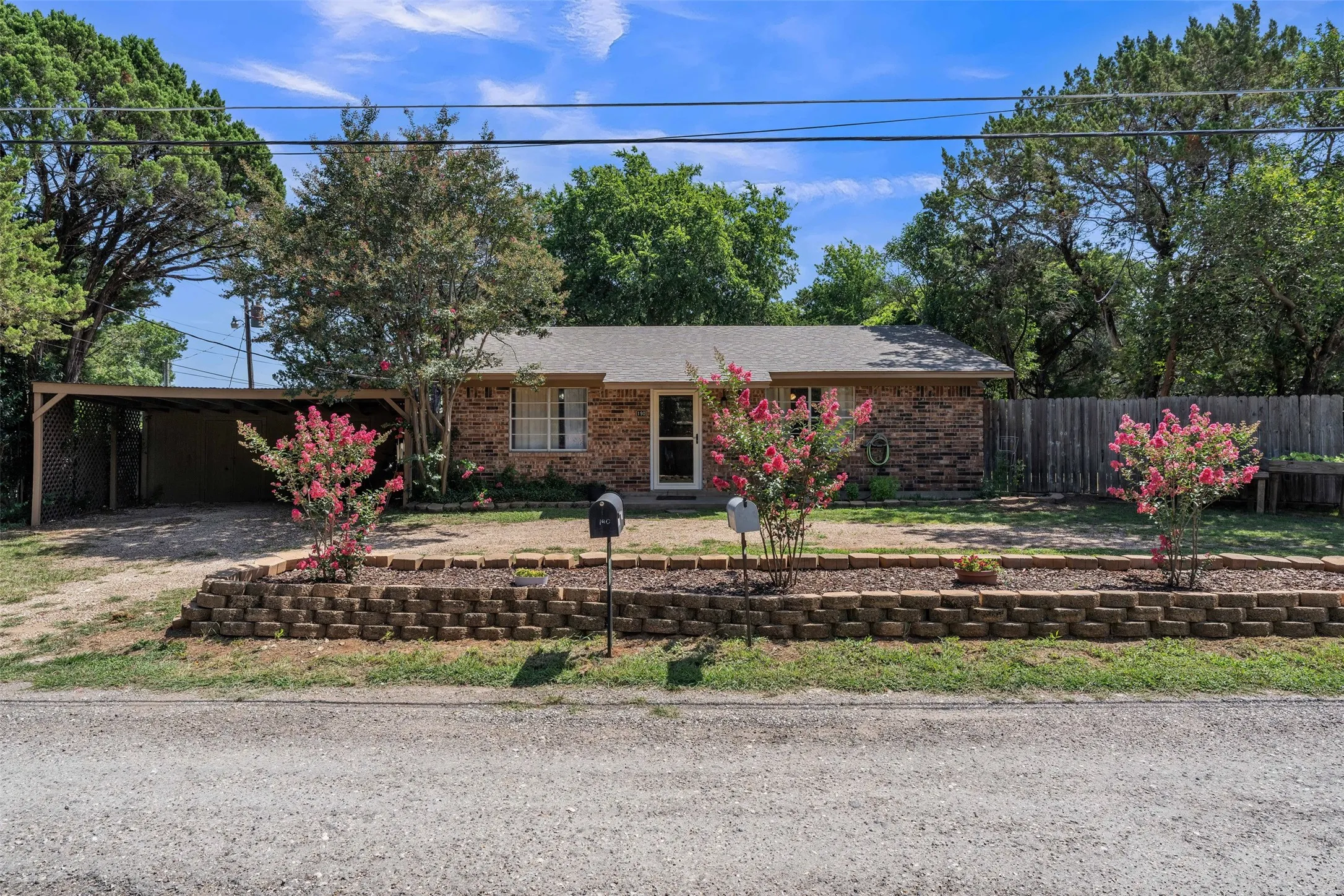 Single Family Residence For Sale in Hill County , 190 Crowfoot Lane, Whitney, Texas 76692, 3 Bedroom, 2 Bathroom, Garage spaces, 1,887 Sqft, built in 1960, mls#21315992, Real Estate Agent in Whitney, Homes For Sale in Hill county, Homes For Sale in Whitney, Realtor in Whitney Texas, Real Estate Brokerage Independent Realty Texas, Luminita Cordes Realtor
