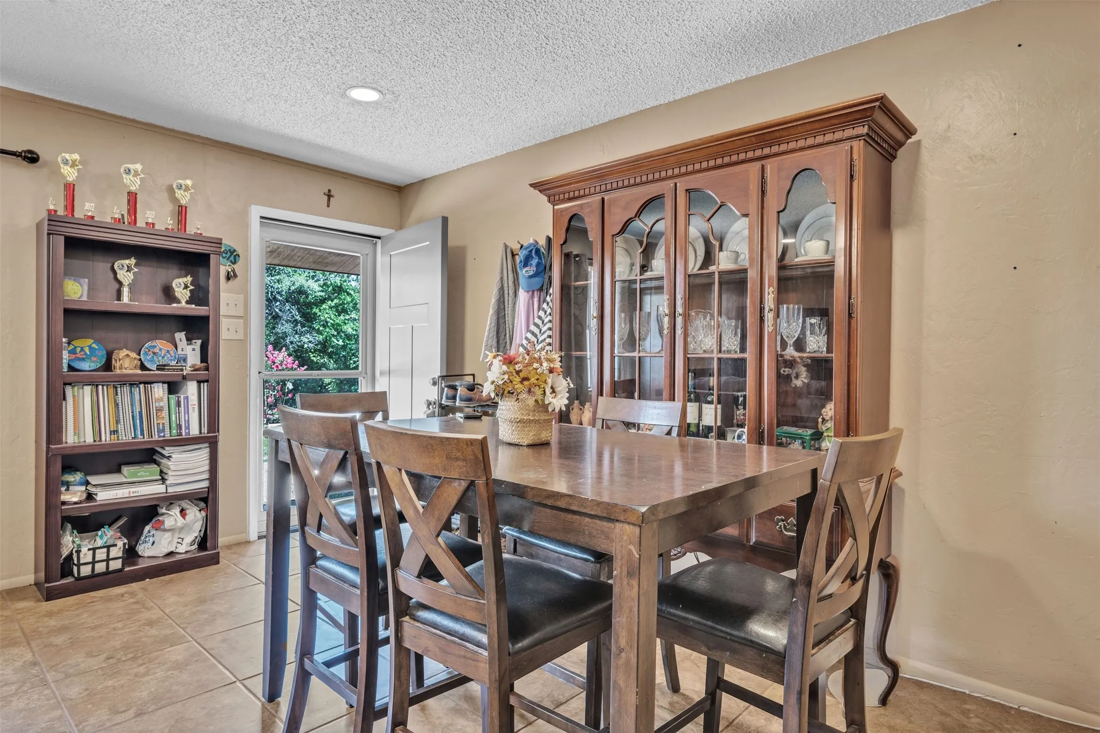 Single Family Residence For Sale in Hill County , 190 Crowfoot Lane, Whitney, Texas 76692, 3 Bedroom, 2 Bathroom, Garage spaces, 1,887 Sqft, built in 1960, mls#21315992, Real Estate Agent in Whitney, Homes For Sale in Hill county, Homes For Sale in Whitney, Realtor in Whitney Texas, Real Estate Brokerage Independent Realty Texas, Luminita Cordes Realtor
