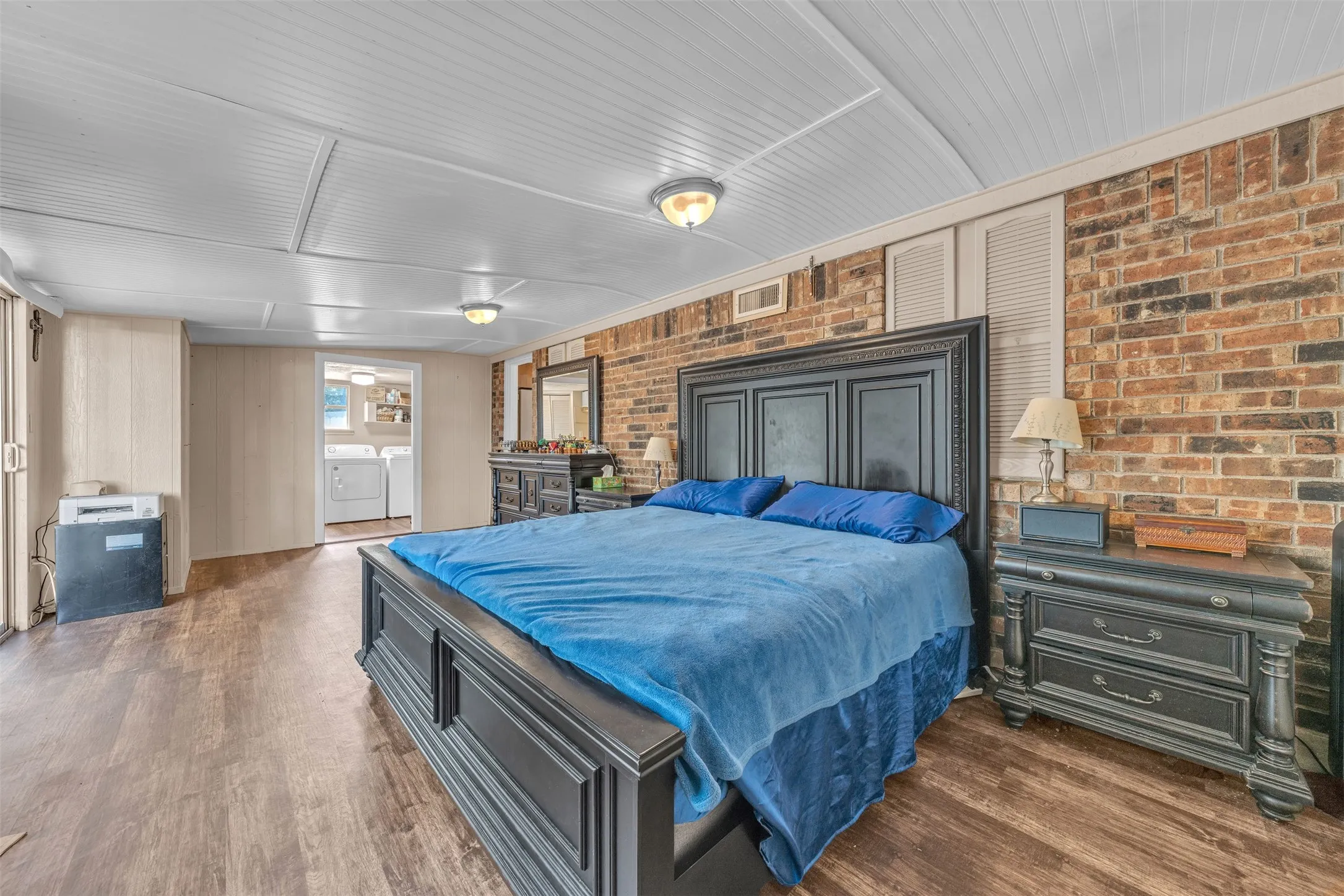Single Family Residence For Sale in Hill County , 190 Crowfoot Lane, Whitney, Texas 76692, 3 Bedroom, 2 Bathroom, Garage spaces, 1,887 Sqft, built in 1960, mls#21315992, Real Estate Agent in Whitney, Homes For Sale in Hill county, Homes For Sale in Whitney, Realtor in Whitney Texas, Real Estate Brokerage Independent Realty Texas, Luminita Cordes Realtor
