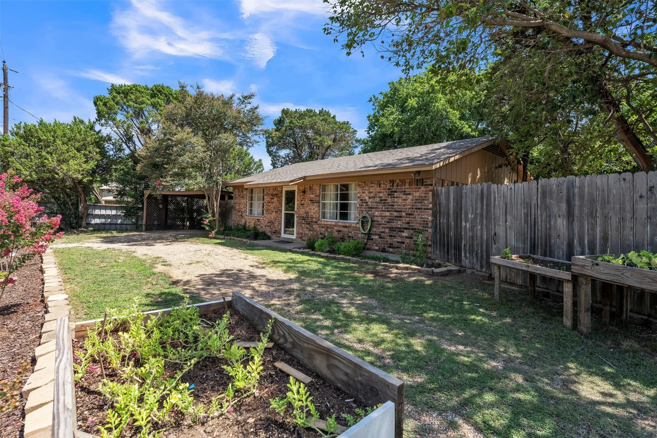 Single Family Residence For Sale in Hill County , 190 Crowfoot Lane, Whitney, Texas 76692, 3 Bedroom, 2 Bathroom, Garage spaces, 1,887 Sqft, built in 1960, mls#21315992, Real Estate Agent in Whitney, Homes For Sale in Hill county, Homes For Sale in Whitney, Realtor in Whitney Texas, Real Estate Brokerage Independent Realty Texas, Luminita Cordes Realtor
