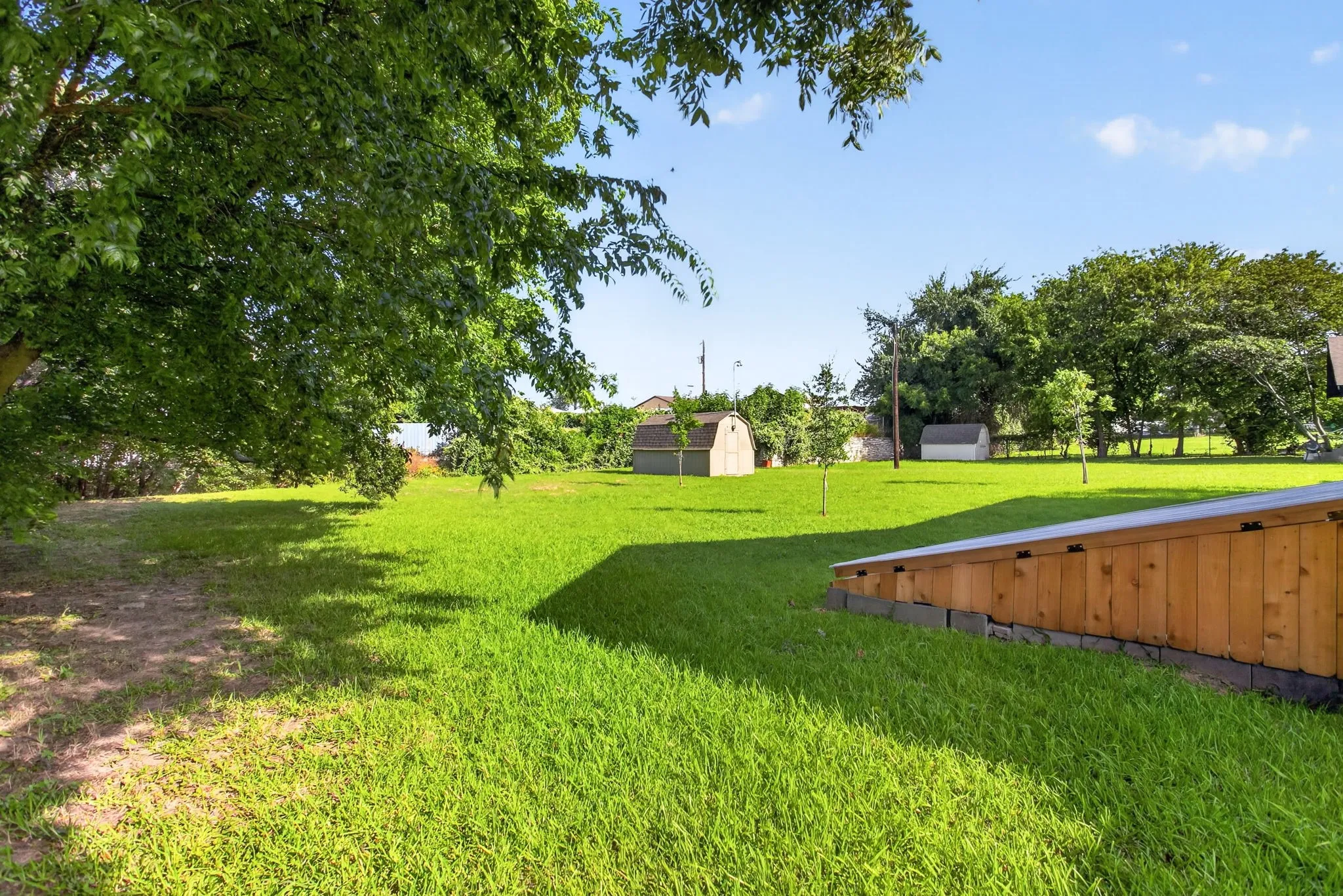 Another view of the sprawling backyard. The workshop has electrical and water run to it; RV parking out there, too.