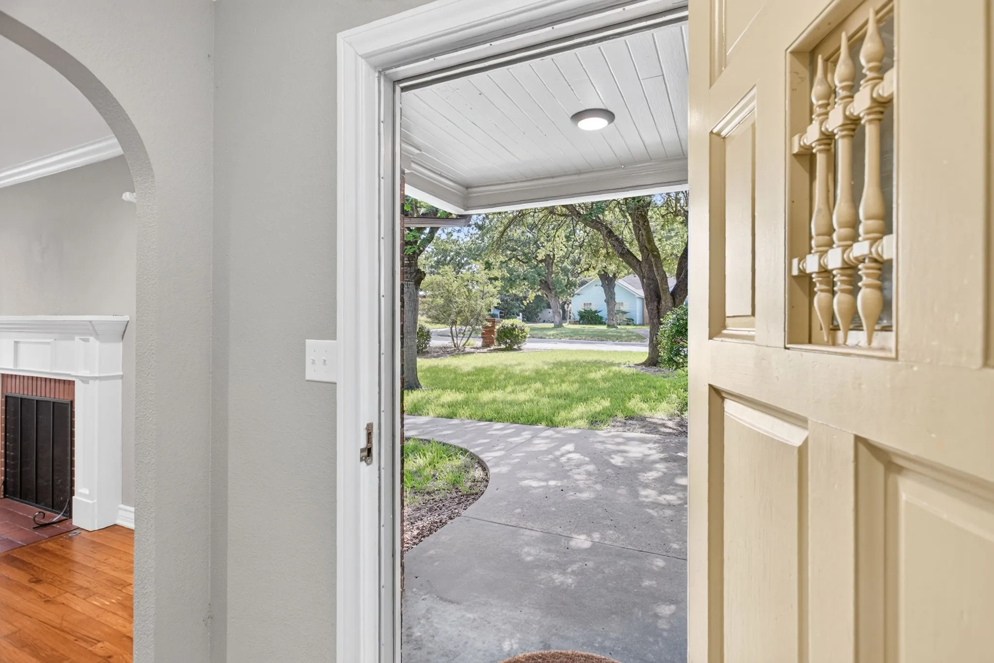 Charming home. Peaceful living. This is what Weatherford life is all about.