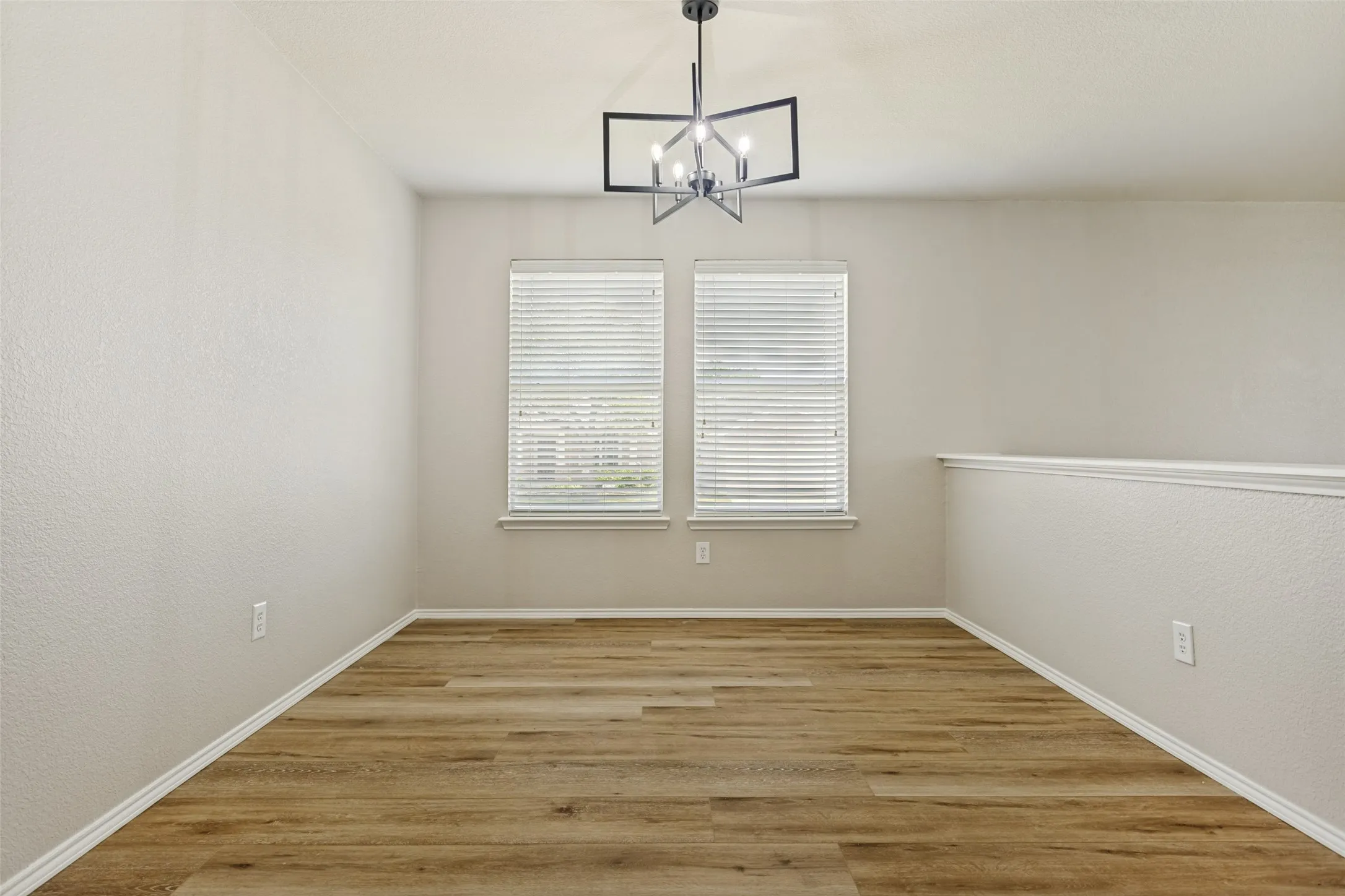Single Family Residence For Sale in Collin County , 301 Highland Glen Drive, Wylie, Texas 75098, 4 Bedroom, 3 Bathroom, 2 Garage spaces, 2,696 Sqft, built in 2006, mls#21320521, Real Estate Agent in Wylie, Homes For Sale in Collin county, Homes For Sale in Wylie, Realtor in Wylie Texas, Real Estate Brokerage Independent Realty Texas, Luminita Cordes Realtor