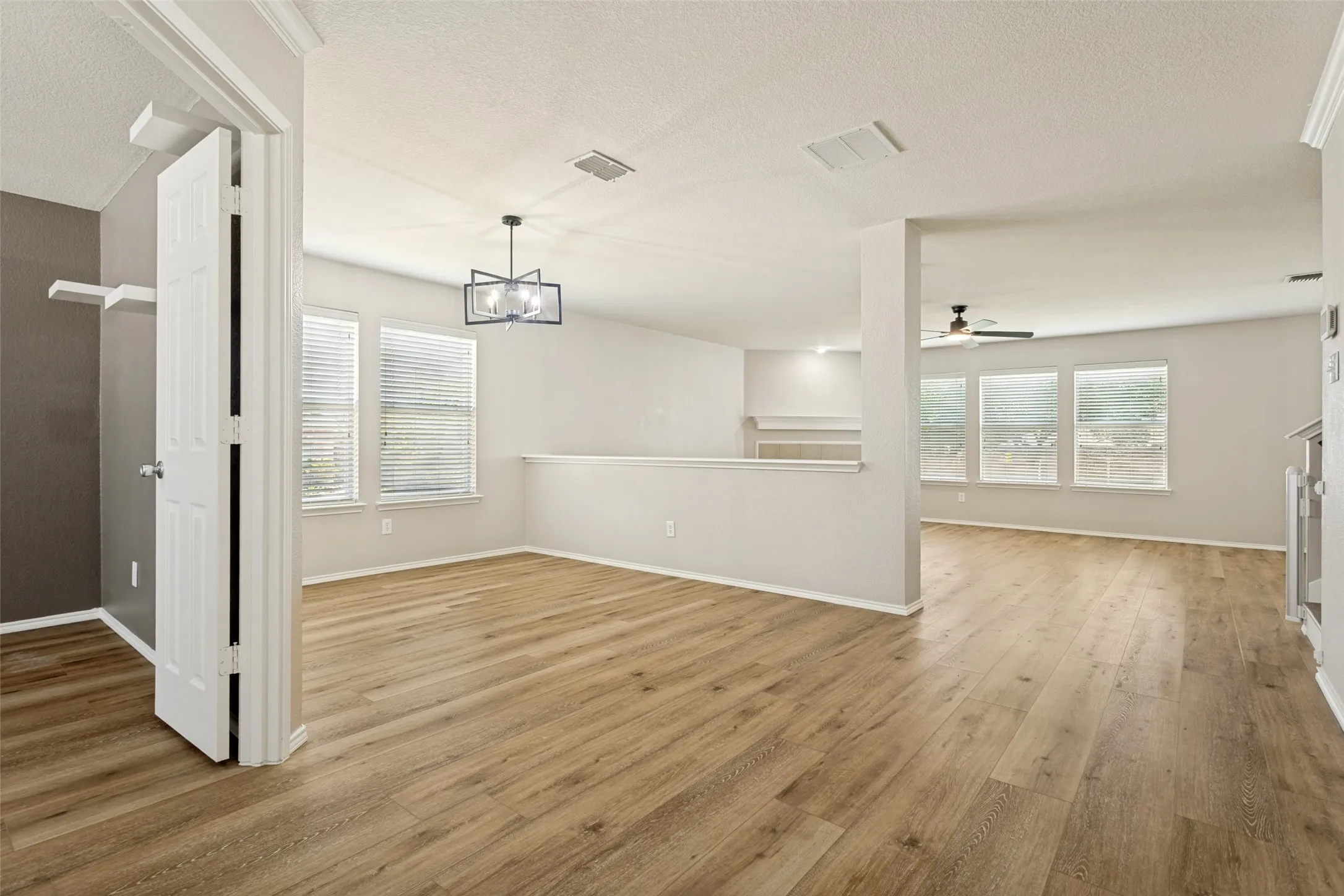 Single Family Residence For Sale in Collin County , 301 Highland Glen Drive, Wylie, Texas 75098, 4 Bedroom, 3 Bathroom, 2 Garage spaces, 2,696 Sqft, built in 2006, mls#21320521, Real Estate Agent in Wylie, Homes For Sale in Collin county, Homes For Sale in Wylie, Realtor in Wylie Texas, Real Estate Brokerage Independent Realty Texas, Luminita Cordes Realtor