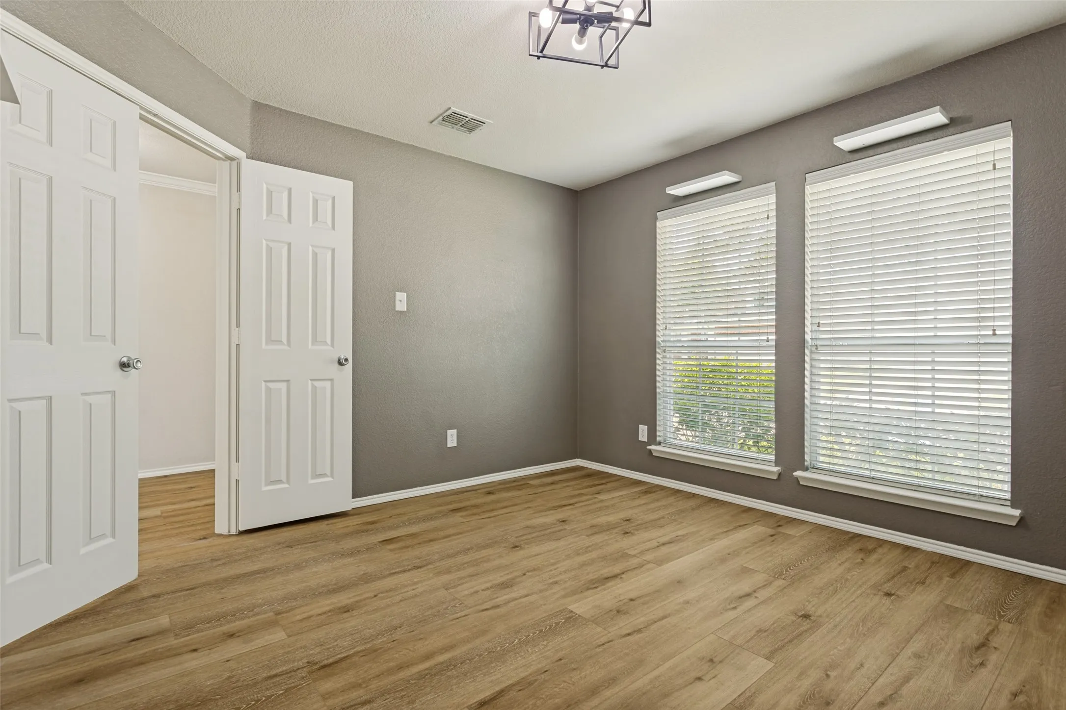 Single Family Residence For Sale in Collin County , 301 Highland Glen Drive, Wylie, Texas 75098, 4 Bedroom, 3 Bathroom, 2 Garage spaces, 2,696 Sqft, built in 2006, mls#21320521, Real Estate Agent in Wylie, Homes For Sale in Collin county, Homes For Sale in Wylie, Realtor in Wylie Texas, Real Estate Brokerage Independent Realty Texas, Luminita Cordes Realtor