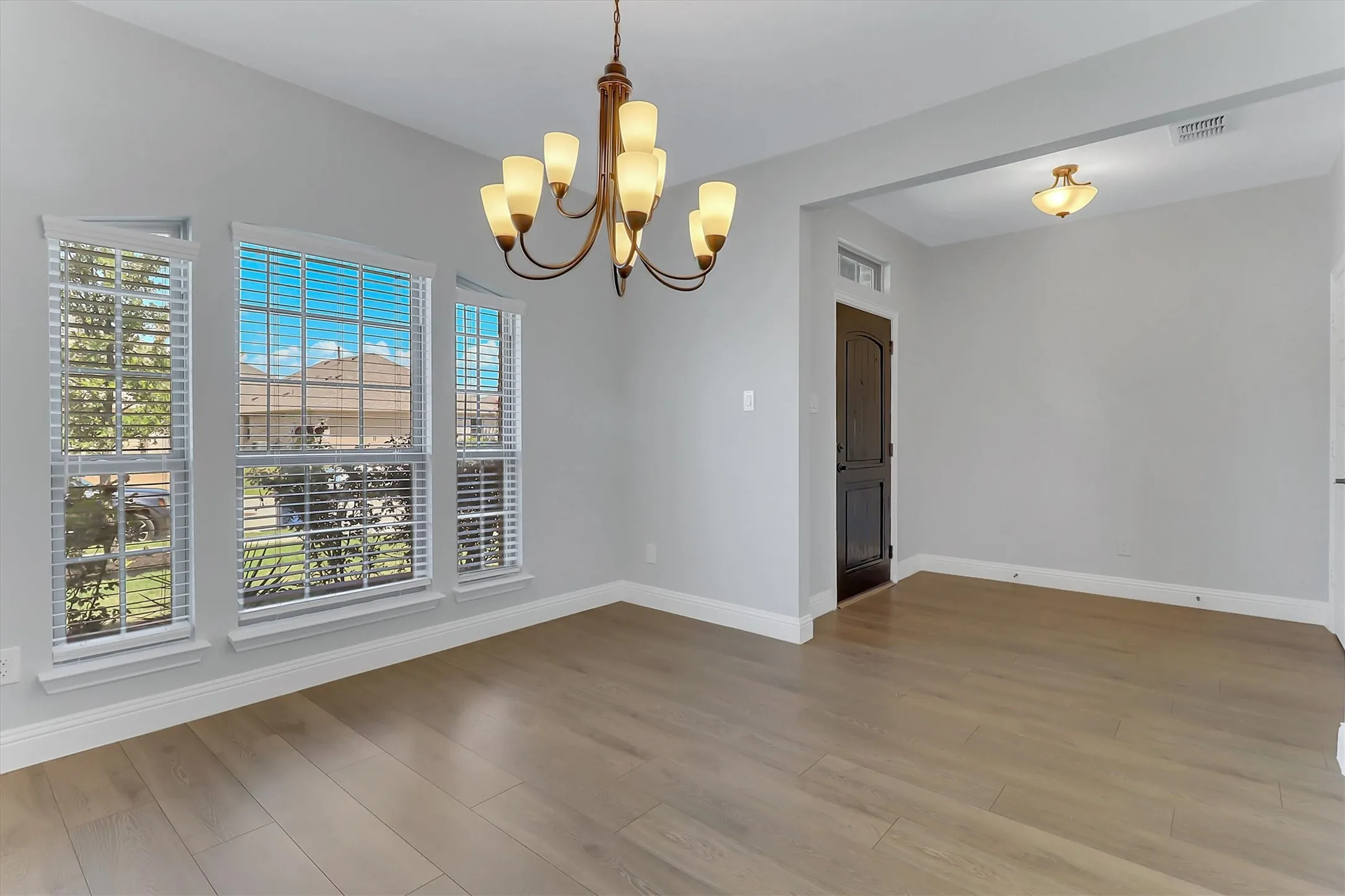 Single Family Residence For Sale in Collin County , 4025 Mockingbird Lane, Melissa, Texas 75454, 4 Bedroom, 4 Bathroom, 2 Garage spaces, 2,499 Sqft, built in 2021, mls#21315439, Real Estate Agent in Melissa, Homes For Sale in Collin county, Homes For Sale in Melissa, Realtor in Melissa Texas, Real Estate Brokerage Independent Realty Texas, Luminita Cordes Realtor