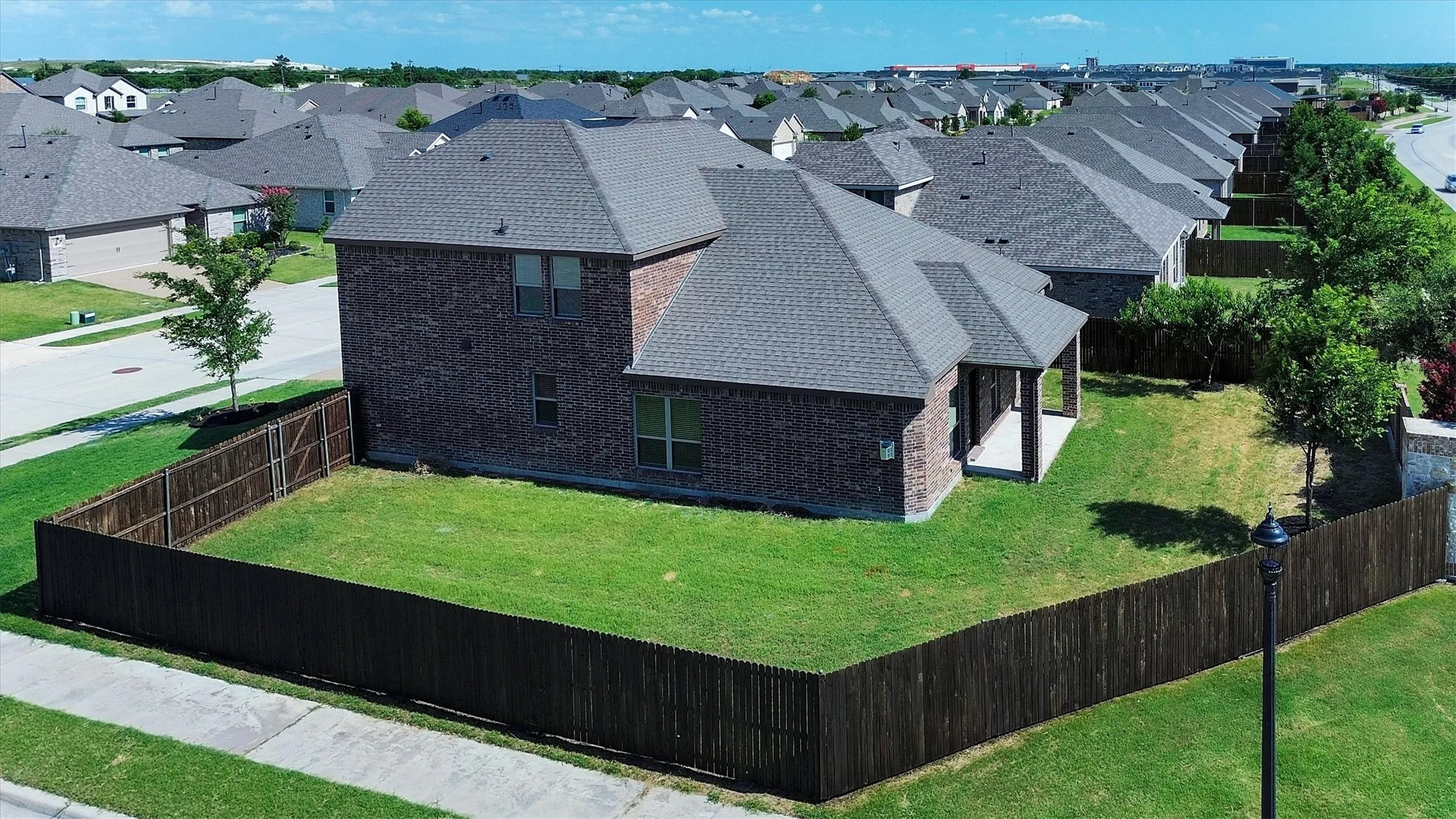 Single Family Residence For Sale in Collin County , 4025 Mockingbird Lane, Melissa, Texas 75454, 4 Bedroom, 4 Bathroom, 2 Garage spaces, 2,499 Sqft, built in 2021, mls#21315439, Real Estate Agent in Melissa, Homes For Sale in Collin county, Homes For Sale in Melissa, Realtor in Melissa Texas, Real Estate Brokerage Independent Realty Texas, Luminita Cordes Realtor