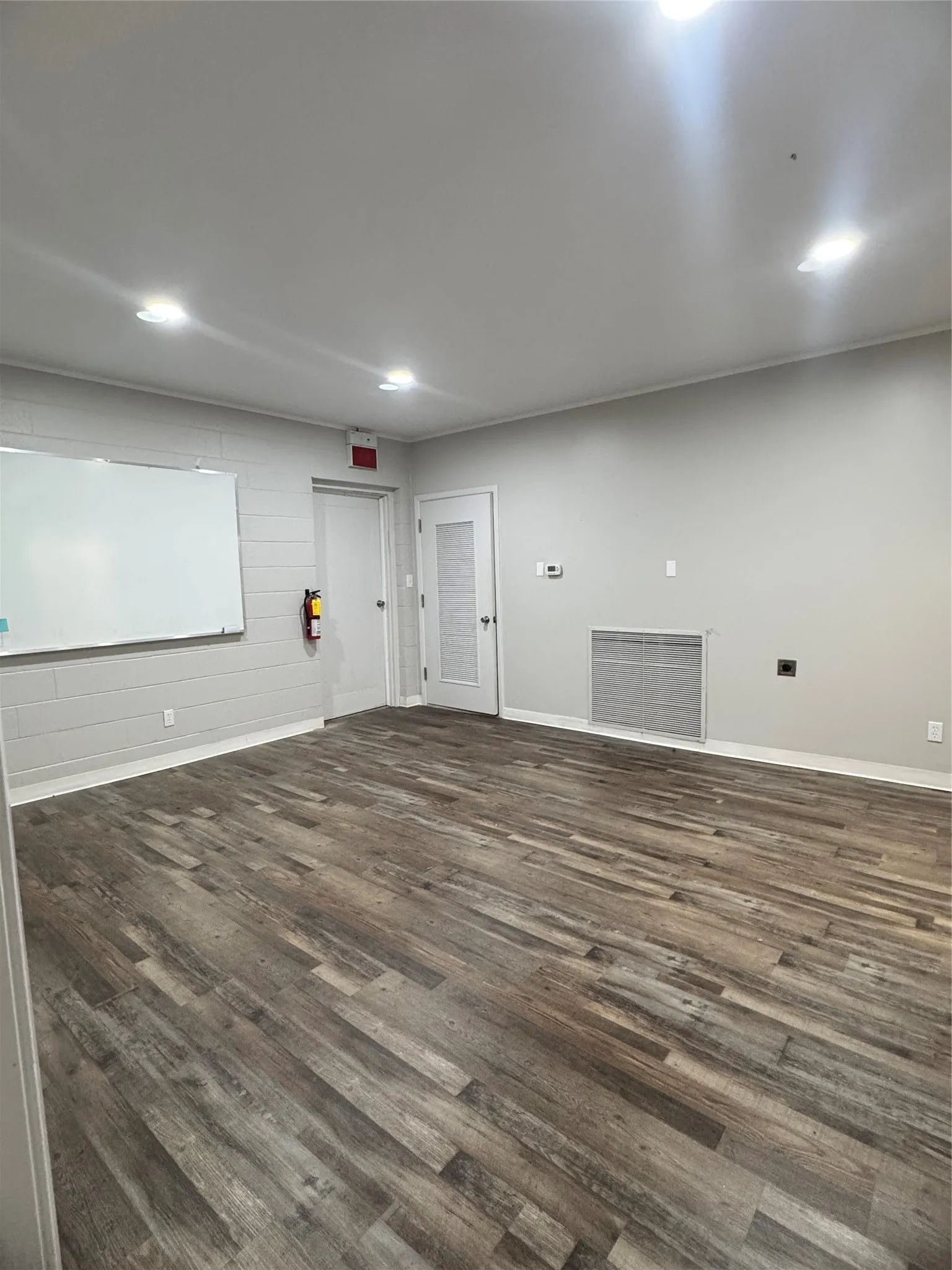 Office For Rent in Kaufman County , 300 N Washington Street, Kaufman, Texas 75142, 0, 0, Garage spaces, 0 Sqft, built in 1900, mls#21320531, Real Estate Agent in Kaufman, Homes For Rent in Kaufman county, Homes For Rent in Kaufman, Realtor in Kaufman Texas, Real Estate Brokerage Independent Realty Texas, Luminita Cordes Realtor