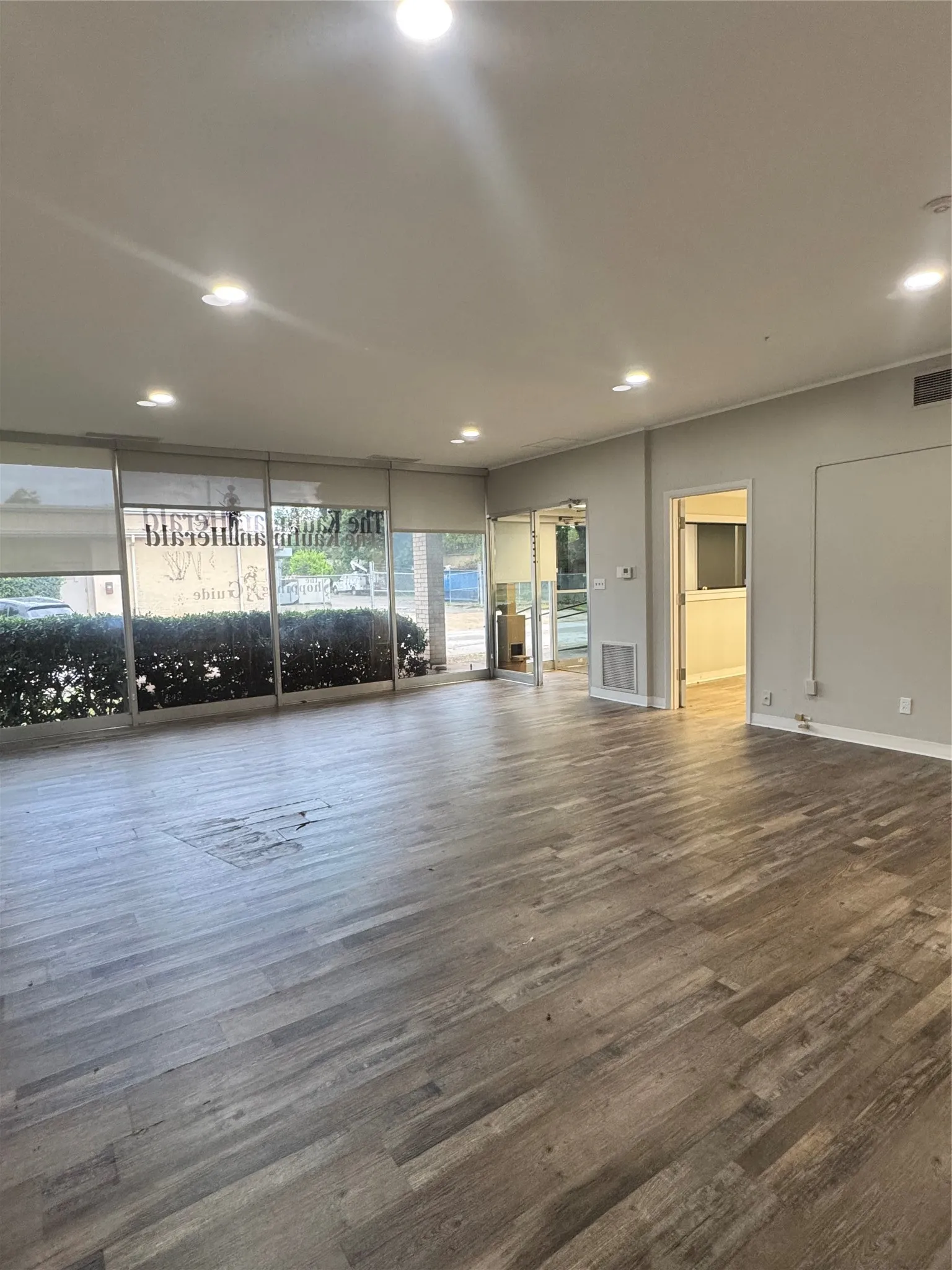 Office For Rent in Kaufman County , 300 N Washington Street, Kaufman, Texas 75142, 0, 0, Garage spaces, 0 Sqft, built in 1900, mls#21320531, Real Estate Agent in Kaufman, Homes For Rent in Kaufman county, Homes For Rent in Kaufman, Realtor in Kaufman Texas, Real Estate Brokerage Independent Realty Texas, Luminita Cordes Realtor