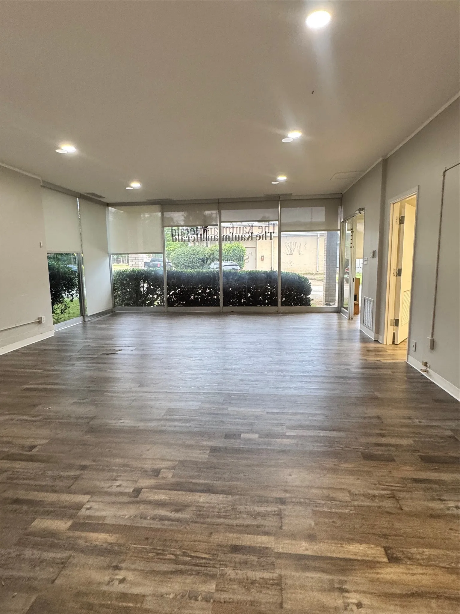 Office For Rent in Kaufman County , 300 N Washington Street, Kaufman, Texas 75142, 0, 0, Garage spaces, 0 Sqft, built in 1900, mls#21320531, Real Estate Agent in Kaufman, Homes For Rent in Kaufman county, Homes For Rent in Kaufman, Realtor in Kaufman Texas, Real Estate Brokerage Independent Realty Texas, Luminita Cordes Realtor