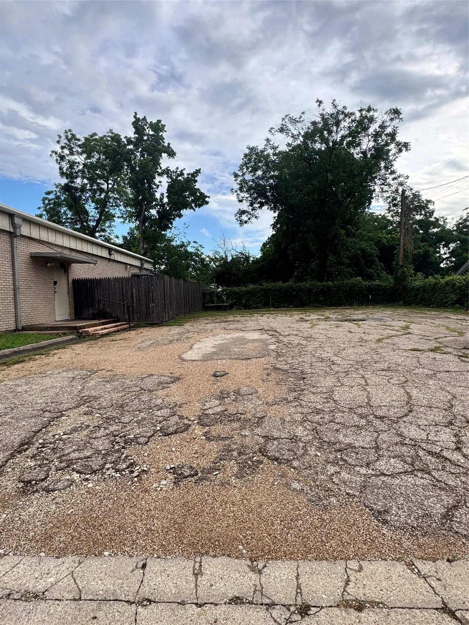 Office For Rent in Kaufman County , 300 N Washington Street, Kaufman, Texas 75142, 0, 0, Garage spaces, 0 Sqft, built in 1900, mls#21320531, Real Estate Agent in Kaufman, Homes For Rent in Kaufman county, Homes For Rent in Kaufman, Realtor in Kaufman Texas, Real Estate Brokerage Independent Realty Texas, Luminita Cordes Realtor