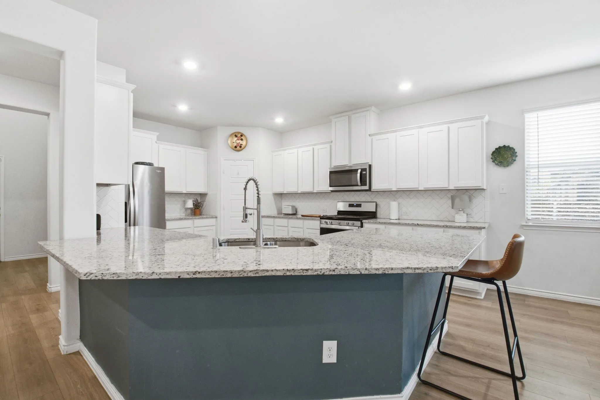 Single Family Residence For Sale in Denton County , 4601 Karhold Road, Little Elm, Texas 76227, 4 Bedroom, 3 Bathroom, 2 Garage spaces, 2,733 Sqft, built in 2020, mls#21319684, Real Estate Agent in Little Elm, Homes For Sale in Denton county, Homes For Sale in Little Elm, Realtor in Little Elm Texas, Real Estate Brokerage Independent Realty Texas, Luminita Cordes Realtor