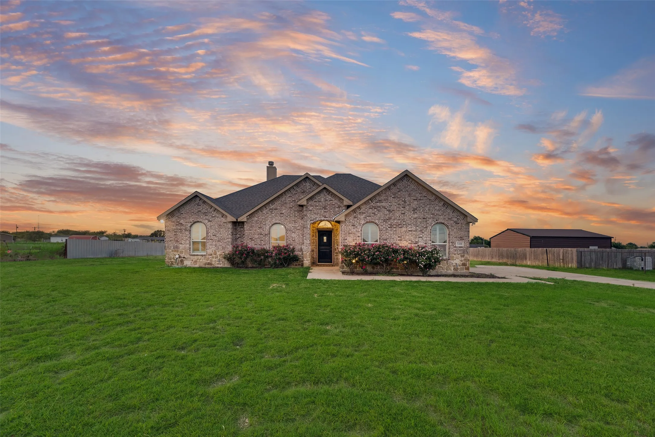 Single Family Residence For Sale in Johnson County , 3408 Chinaberry Lane, Joshua, Texas 76058, 3 Bedroom, 2 Bathroom, 2 Garage spaces, 1,760 Sqft, built in 2018, mls#21316115, Real Estate Agent in Joshua, Homes For Sale in Johnson county, Homes For Sale in Joshua, Realtor in Joshua Texas, Real Estate Brokerage Independent Realty Texas, Luminita Cordes Realtor