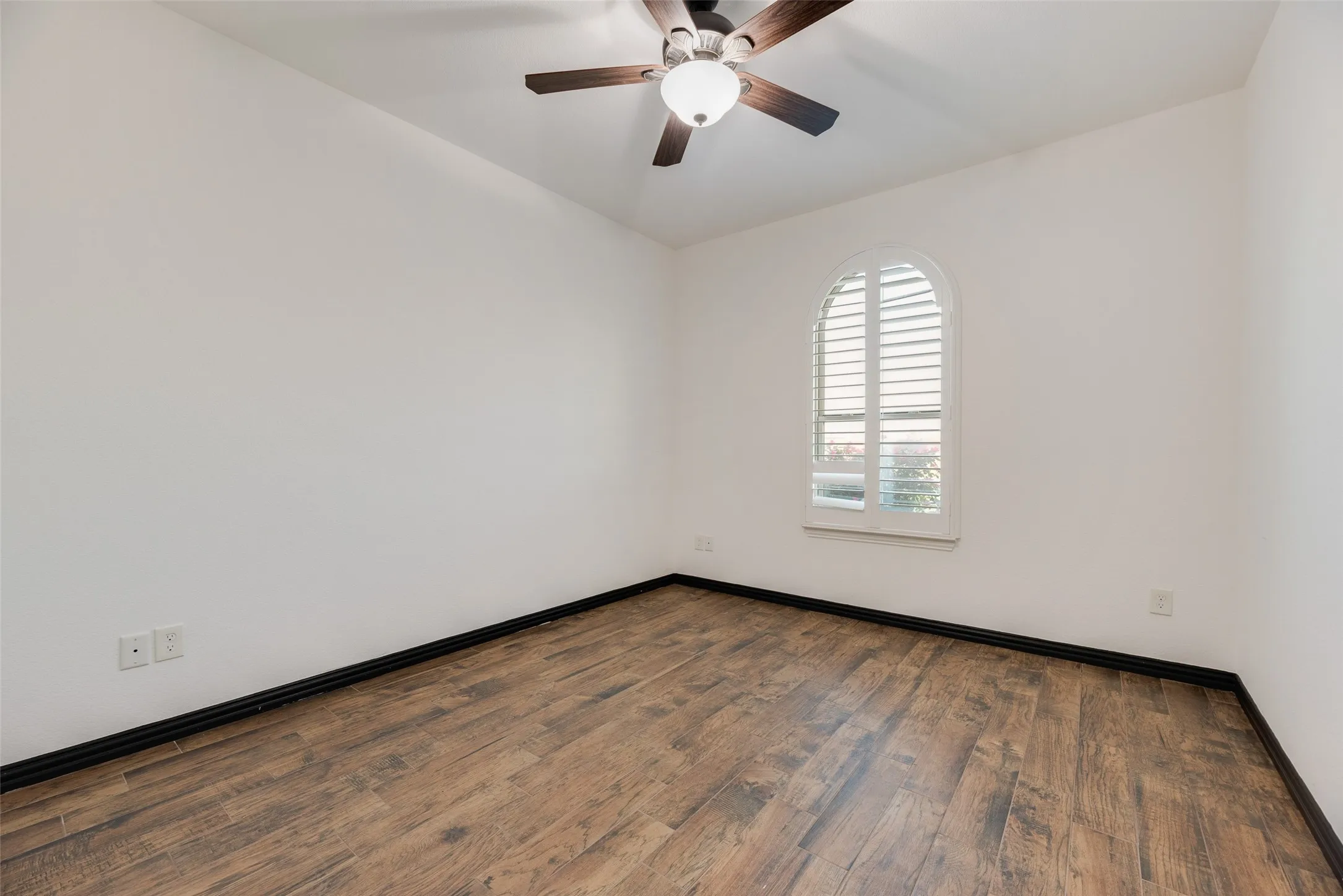 Single Family Residence For Sale in Johnson County , 3408 Chinaberry Lane, Joshua, Texas 76058, 3 Bedroom, 2 Bathroom, 2 Garage spaces, 1,760 Sqft, built in 2018, mls#21316115, Real Estate Agent in Joshua, Homes For Sale in Johnson county, Homes For Sale in Joshua, Realtor in Joshua Texas, Real Estate Brokerage Independent Realty Texas, Luminita Cordes Realtor