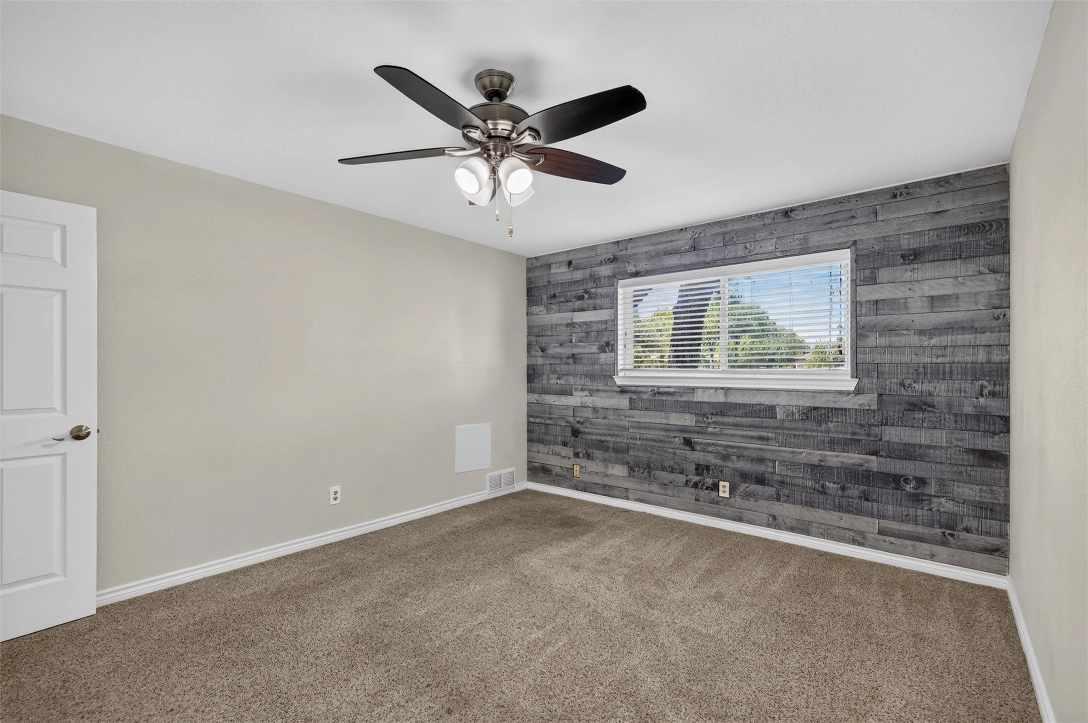 Single Family Residence For Sale in Collin County , 5407 Kara Lane, Parker, Texas 75002, 3 Bedroom, 2 Bathroom, Garage spaces, 2,160 Sqft, built in 1973, mls#21319123, Real Estate Agent in Parker, Homes For Sale in Collin county, Homes For Sale in Parker, Realtor in Parker Texas, Real Estate Brokerage Independent Realty Texas, Luminita Cordes Realtor