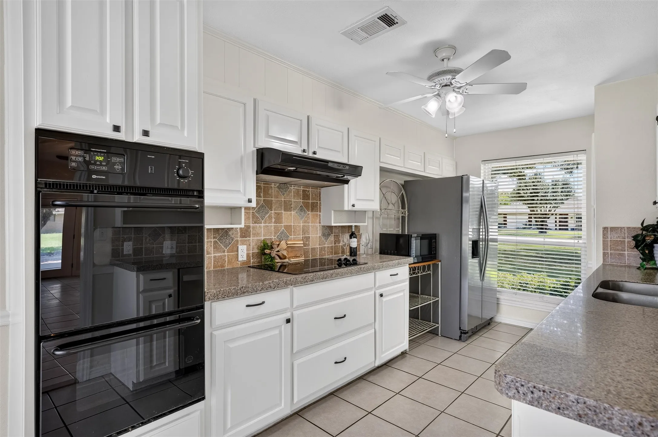 Double ovens, electric smooth top, vented to the outside and microwave