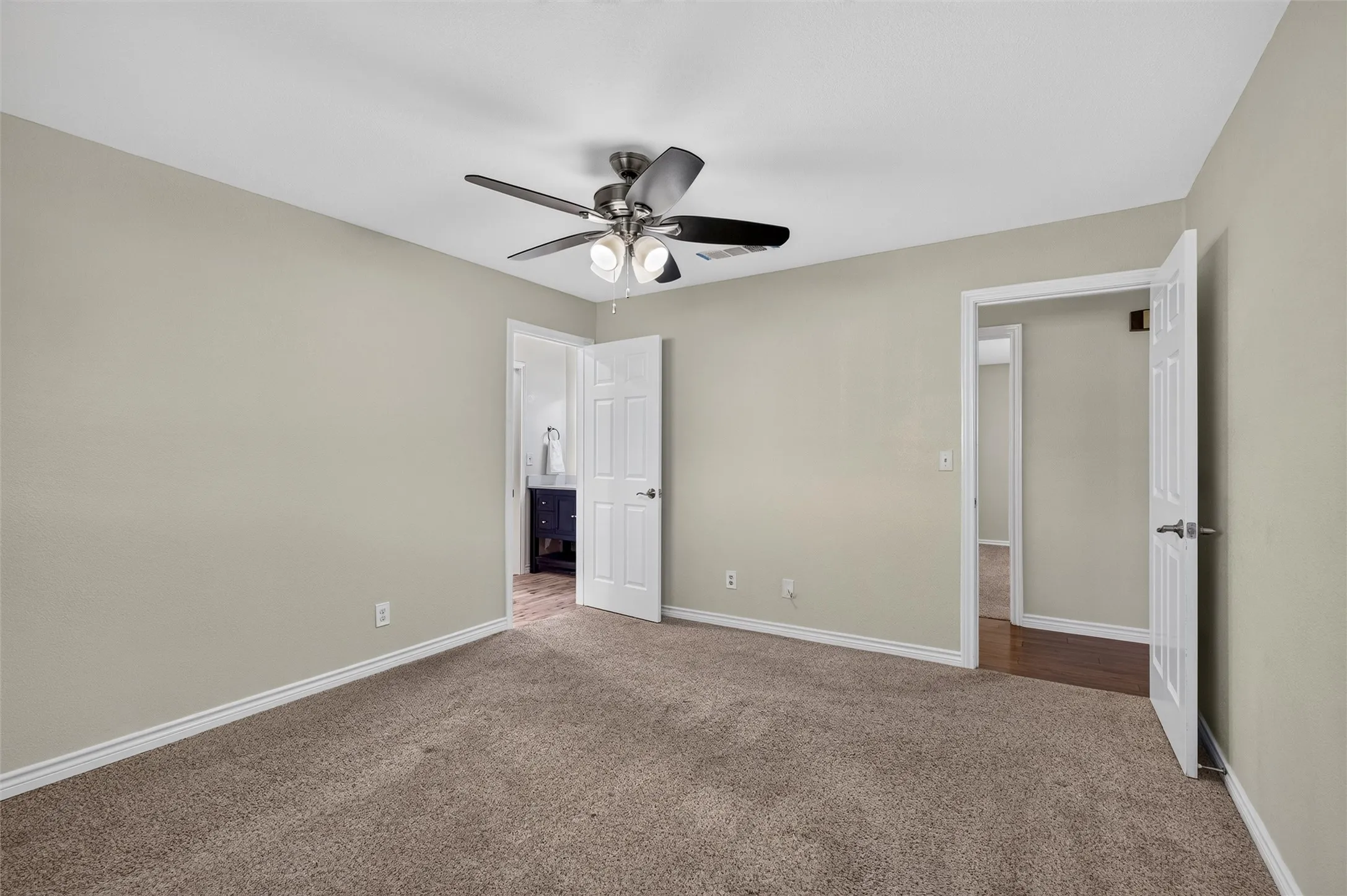 Single Family Residence For Sale in Collin County , 5407 Kara Lane, Parker, Texas 75002, 3 Bedroom, 2 Bathroom, Garage spaces, 2,160 Sqft, built in 1973, mls#21319123, Real Estate Agent in Parker, Homes For Sale in Collin county, Homes For Sale in Parker, Realtor in Parker Texas, Real Estate Brokerage Independent Realty Texas, Luminita Cordes Realtor