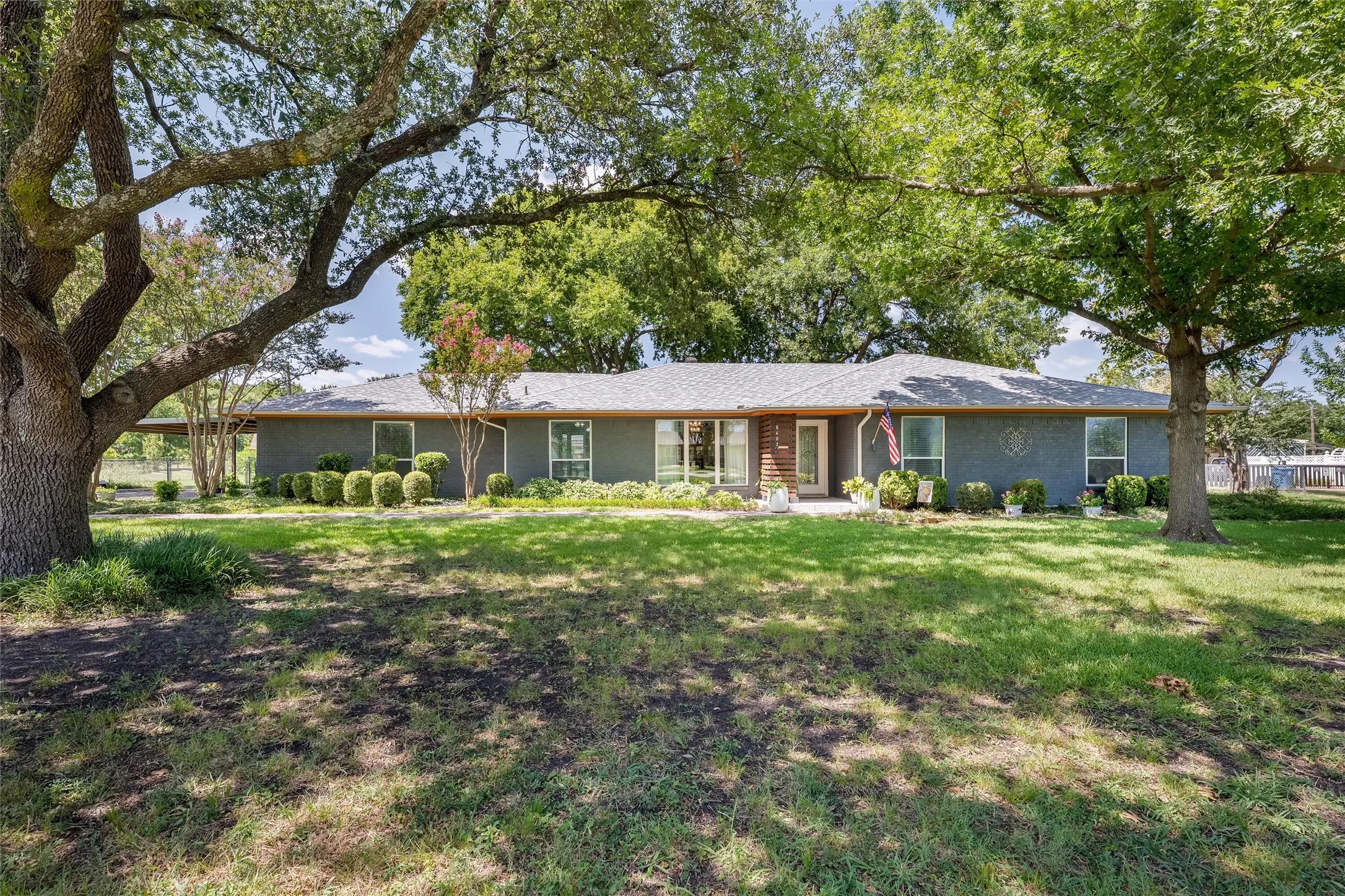 Single Family Residence For Sale in Collin County , 5407 Kara Lane, Parker, Texas 75002, 3 Bedroom, 2 Bathroom, Garage spaces, 2,160 Sqft, built in 1973, mls#21319123, Real Estate Agent in Parker, Homes For Sale in Collin county, Homes For Sale in Parker, Realtor in Parker Texas, Real Estate Brokerage Independent Realty Texas, Luminita Cordes Realtor