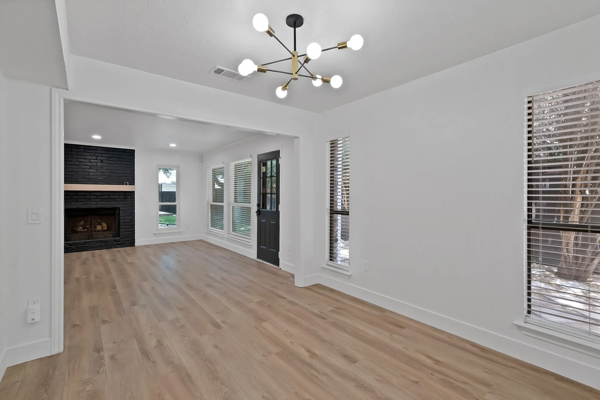 Duplex For Rent in Collin County , 4021 San Mateo Drive, Plano, Texas 75093, 3 Bedroom, 2 Bathroom, 2 Garage spaces, 1,701 Sqft, built in 1981, mls#21320291, Real Estate Agent in Plano, Homes For Rent in Collin county, Homes For Rent in Plano, Realtor in Plano Texas, Real Estate Brokerage Independent Realty Texas, Luminita Cordes Realtor