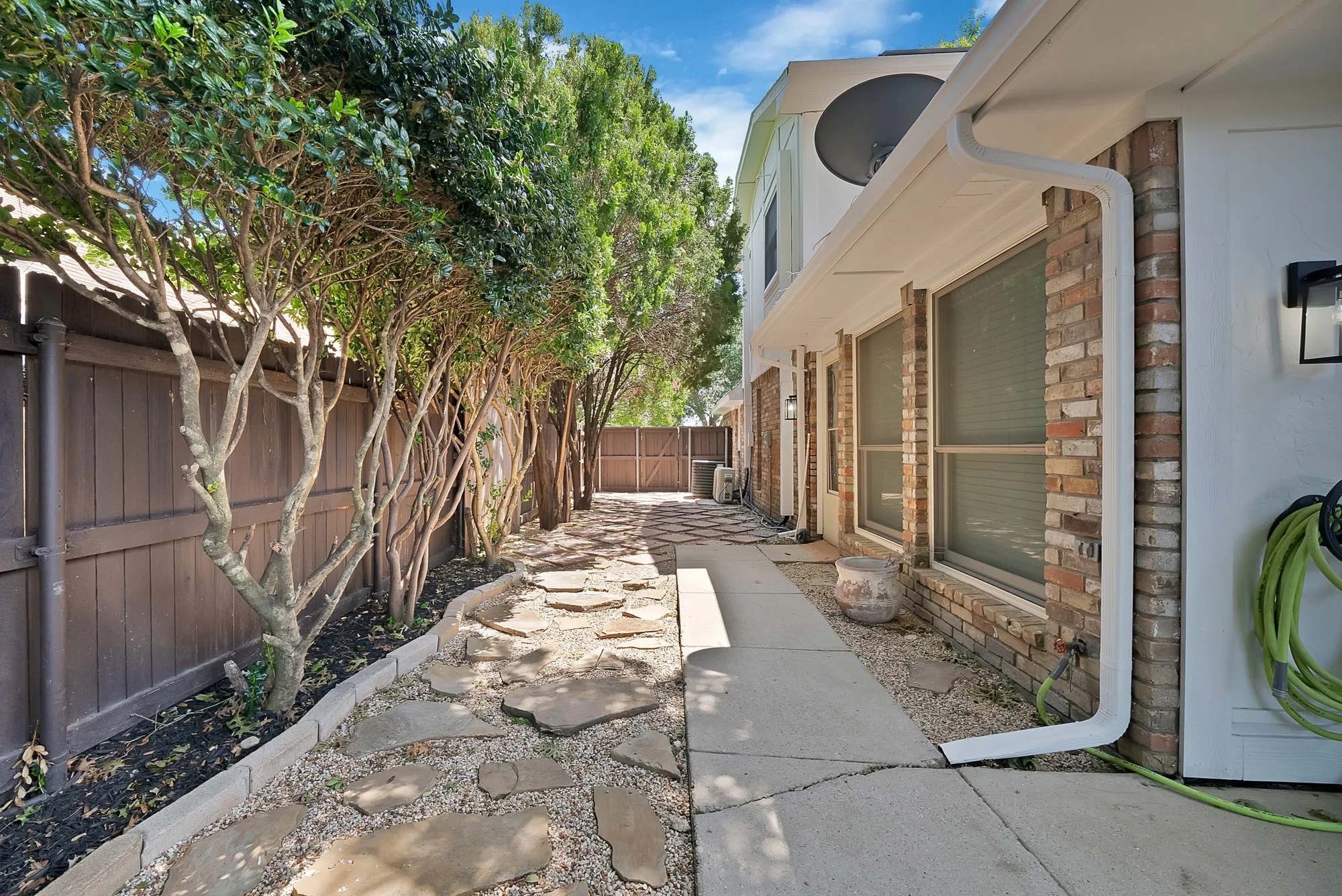 Duplex For Rent in Collin County , 4021 San Mateo Drive, Plano, Texas 75093, 3 Bedroom, 2 Bathroom, 2 Garage spaces, 1,701 Sqft, built in 1981, mls#21320291, Real Estate Agent in Plano, Homes For Rent in Collin county, Homes For Rent in Plano, Realtor in Plano Texas, Real Estate Brokerage Independent Realty Texas, Luminita Cordes Realtor