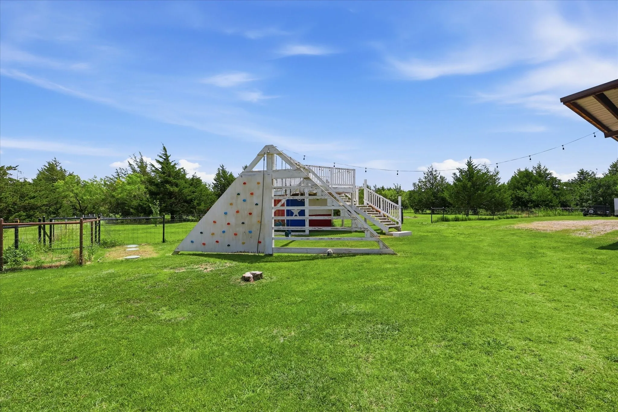 Single Family Residence For Sale in Ellis County , 399 Brindley Road, Maypearl, Texas 76064, 4 Bedroom, 5 Bathroom, 1 Garage spaces, 3,999 Sqft, built in 2015, mls#21319200, Real Estate Agent in Maypearl, Homes For Sale in Ellis county, Homes For Sale in Maypearl, Realtor in Maypearl Texas, Real Estate Brokerage Independent Realty Texas, Luminita Cordes Realtor