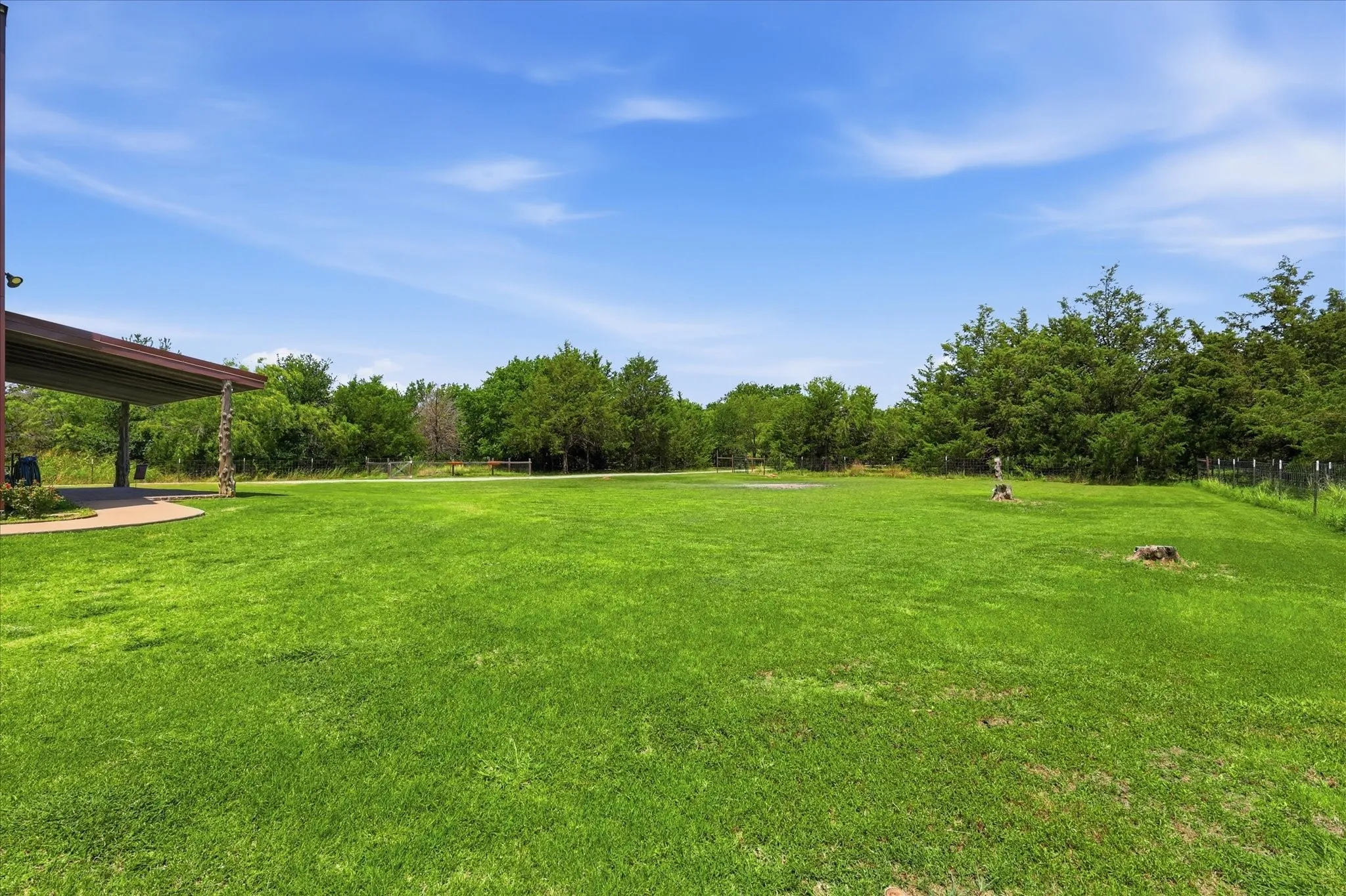 Single Family Residence For Sale in Ellis County , 399 Brindley Road, Maypearl, Texas 76064, 4 Bedroom, 5 Bathroom, 1 Garage spaces, 3,999 Sqft, built in 2015, mls#21319200, Real Estate Agent in Maypearl, Homes For Sale in Ellis county, Homes For Sale in Maypearl, Realtor in Maypearl Texas, Real Estate Brokerage Independent Realty Texas, Luminita Cordes Realtor