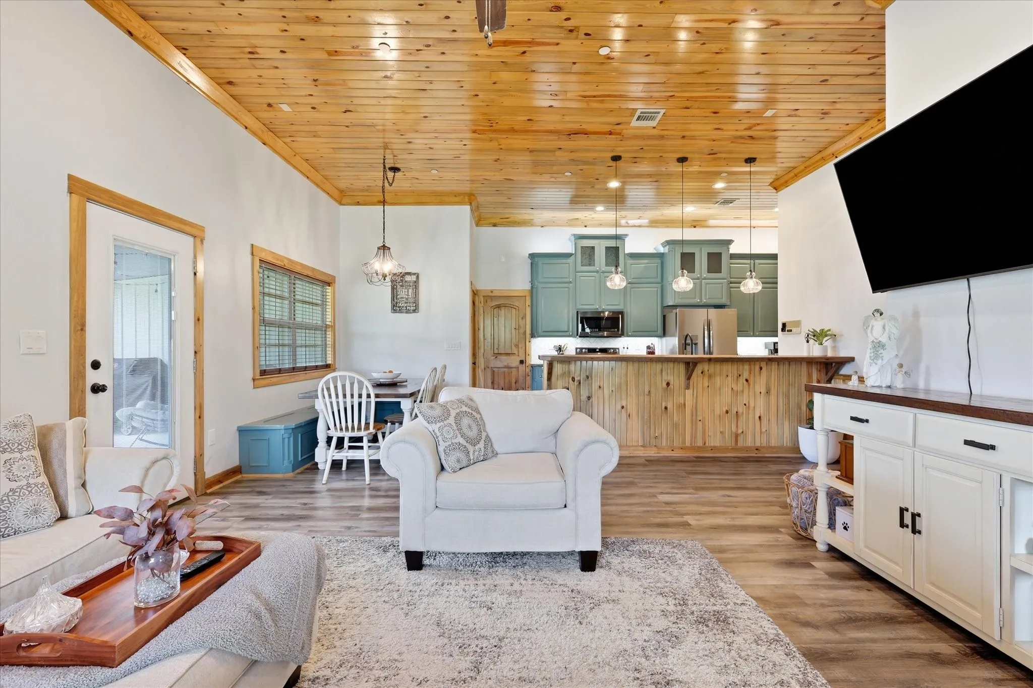 Single Family Residence For Sale in Ellis County , 399 Brindley Road, Maypearl, Texas 76064, 4 Bedroom, 5 Bathroom, 1 Garage spaces, 3,999 Sqft, built in 2015, mls#21319200, Real Estate Agent in Maypearl, Homes For Sale in Ellis county, Homes For Sale in Maypearl, Realtor in Maypearl Texas, Real Estate Brokerage Independent Realty Texas, Luminita Cordes Realtor