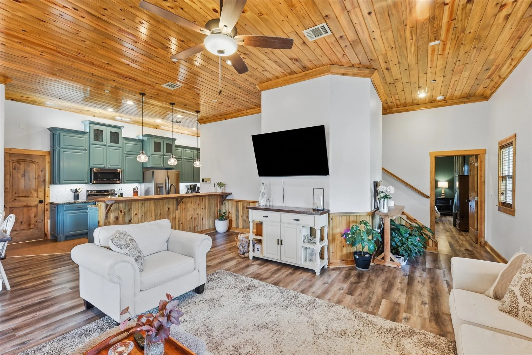 Single Family Residence For Sale in Ellis County , 399 Brindley Road, Maypearl, Texas 76064, 4 Bedroom, 5 Bathroom, 1 Garage spaces, 3,999 Sqft, built in 2015, mls#21319200, Real Estate Agent in Maypearl, Homes For Sale in Ellis county, Homes For Sale in Maypearl, Realtor in Maypearl Texas, Real Estate Brokerage Independent Realty Texas, Luminita Cordes Realtor
