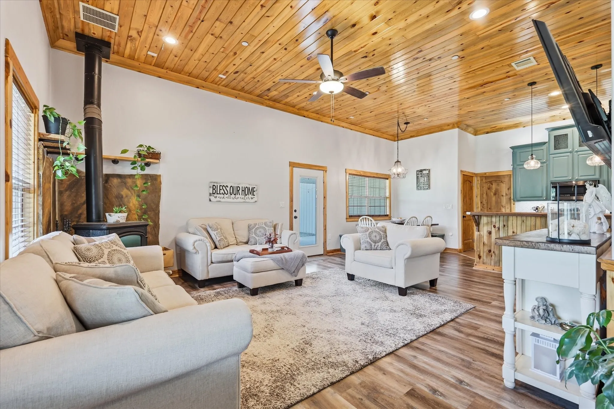 Single Family Residence For Sale in Ellis County , 399 Brindley Road, Maypearl, Texas 76064, 4 Bedroom, 5 Bathroom, 1 Garage spaces, 3,999 Sqft, built in 2015, mls#21319200, Real Estate Agent in Maypearl, Homes For Sale in Ellis county, Homes For Sale in Maypearl, Realtor in Maypearl Texas, Real Estate Brokerage Independent Realty Texas, Luminita Cordes Realtor