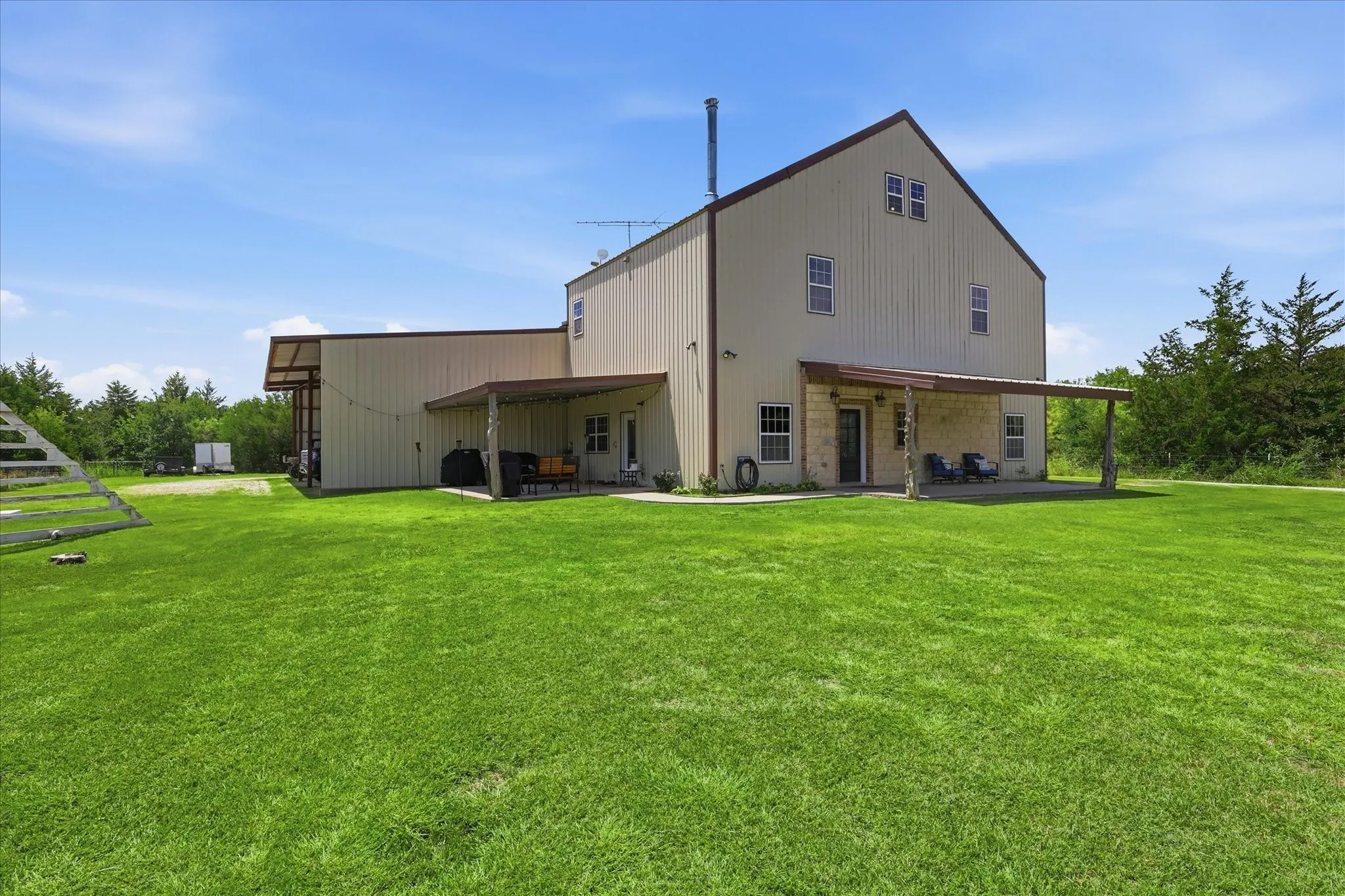 Single Family Residence For Sale in Ellis County , 399 Brindley Road, Maypearl, Texas 76064, 4 Bedroom, 5 Bathroom, 1 Garage spaces, 3,999 Sqft, built in 2015, mls#21319200, Real Estate Agent in Maypearl, Homes For Sale in Ellis county, Homes For Sale in Maypearl, Realtor in Maypearl Texas, Real Estate Brokerage Independent Realty Texas, Luminita Cordes Realtor