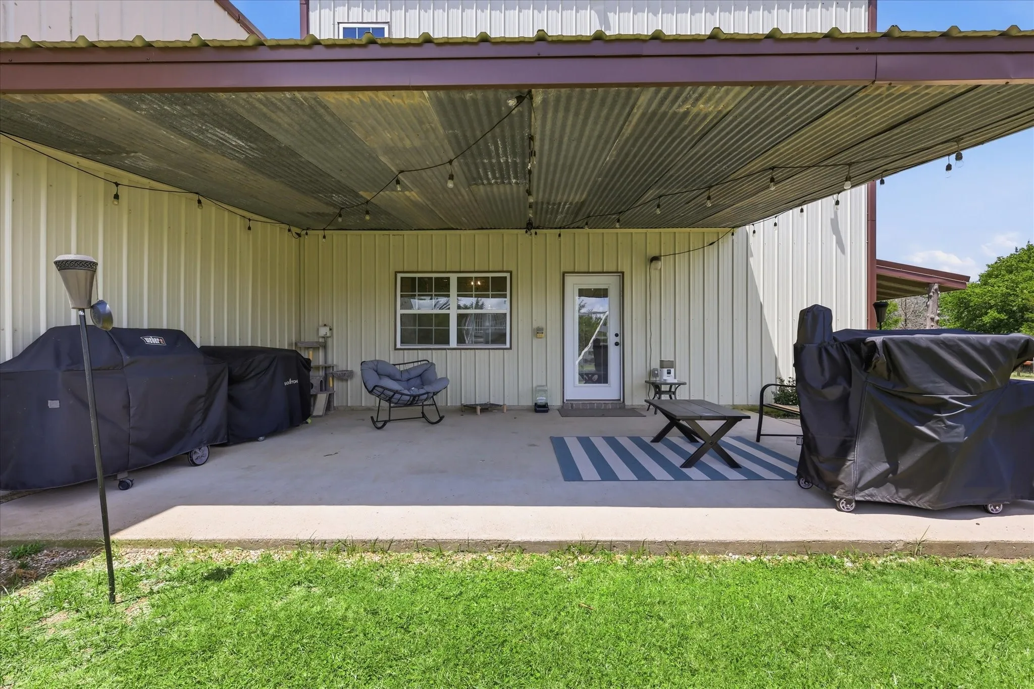 Single Family Residence For Sale in Ellis County , 399 Brindley Road, Maypearl, Texas 76064, 4 Bedroom, 5 Bathroom, 1 Garage spaces, 3,999 Sqft, built in 2015, mls#21319200, Real Estate Agent in Maypearl, Homes For Sale in Ellis county, Homes For Sale in Maypearl, Realtor in Maypearl Texas, Real Estate Brokerage Independent Realty Texas, Luminita Cordes Realtor