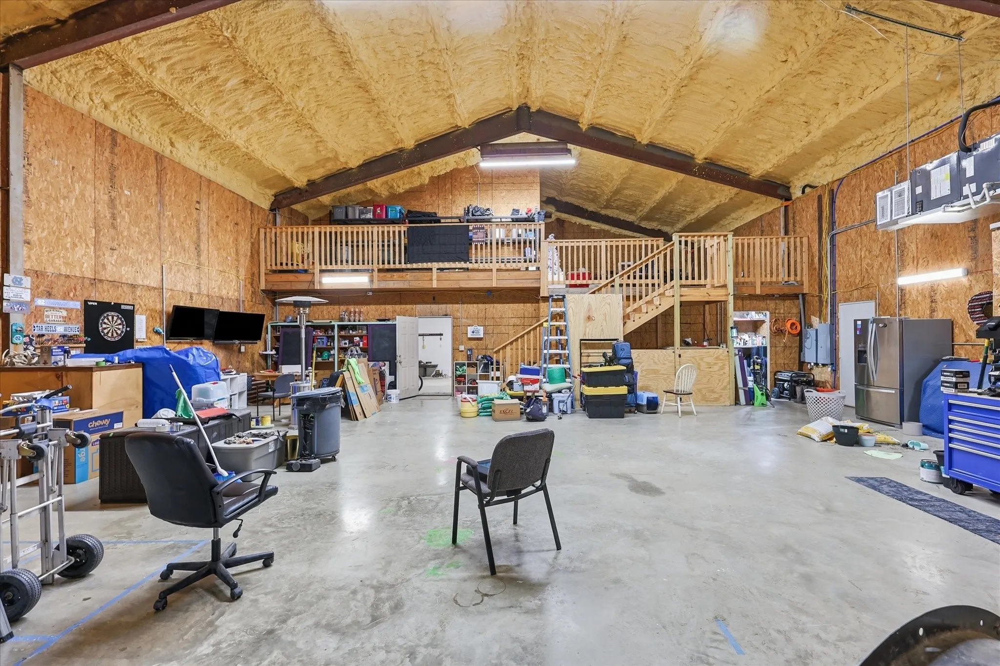 1900+ sqft of workshop space that's heated and cooled