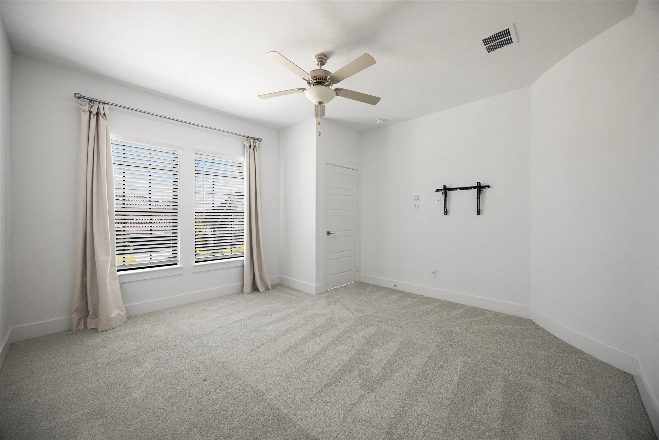 Single Family Residence For Rent in Collin County , 1611 Cottonwood Trail, Prosper, Texas 75078, 5 Bedroom, 6 Bathroom, 3 Garage spaces, 4,861 Sqft, built in 2021, mls#21320548, Real Estate Agent in Prosper, Homes For Rent in Collin county, Homes For Rent in Prosper, Realtor in Prosper Texas, Real Estate Brokerage Independent Realty Texas, Luminita Cordes Realtor