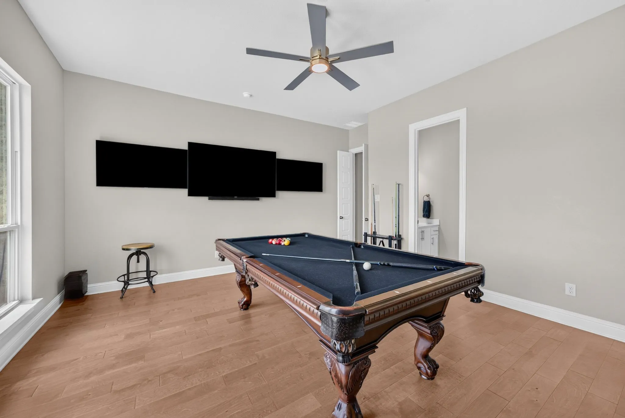 Single Family Residence For Sale in Ellis County , 610 Cimarron Meadows Drive, Waxahachie, Texas 75167, 4 Bedroom, 3 Bathroom, 2 Garage spaces, 2,928 Sqft, built in 2021, mls#21318791, Real Estate Agent in Waxahachie, Homes For Sale in Ellis county, Homes For Sale in Waxahachie, Realtor in Waxahachie Texas, Real Estate Brokerage Independent Realty Texas, Luminita Cordes Realtor