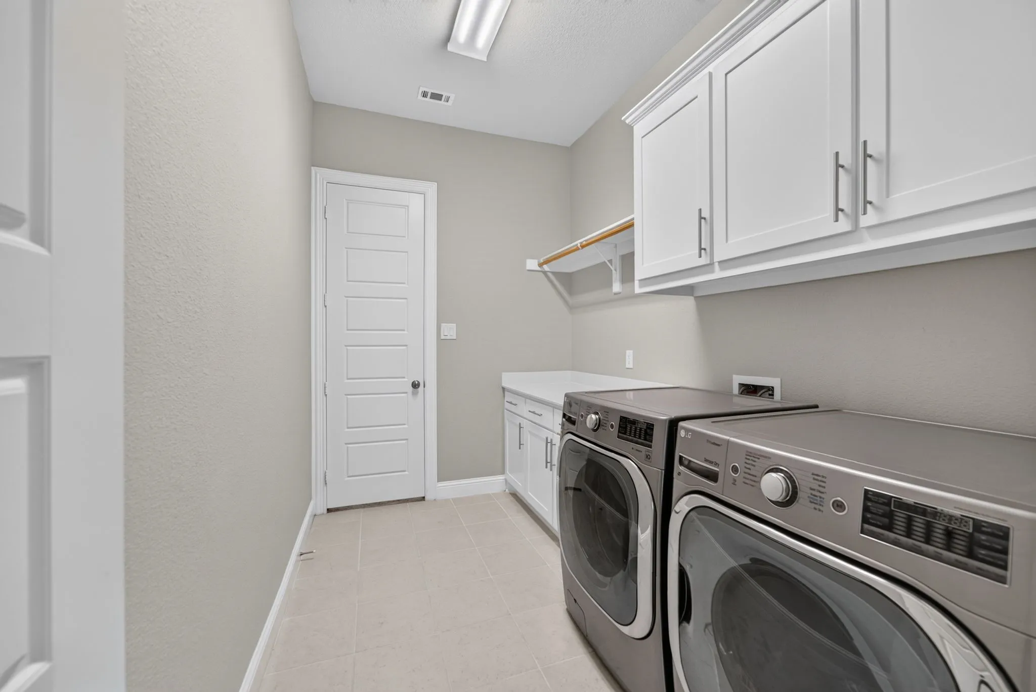 Single Family Residence For Sale in Ellis County , 610 Cimarron Meadows Drive, Waxahachie, Texas 75167, 4 Bedroom, 3 Bathroom, 2 Garage spaces, 2,928 Sqft, built in 2021, mls#21318791, Real Estate Agent in Waxahachie, Homes For Sale in Ellis county, Homes For Sale in Waxahachie, Realtor in Waxahachie Texas, Real Estate Brokerage Independent Realty Texas, Luminita Cordes Realtor
