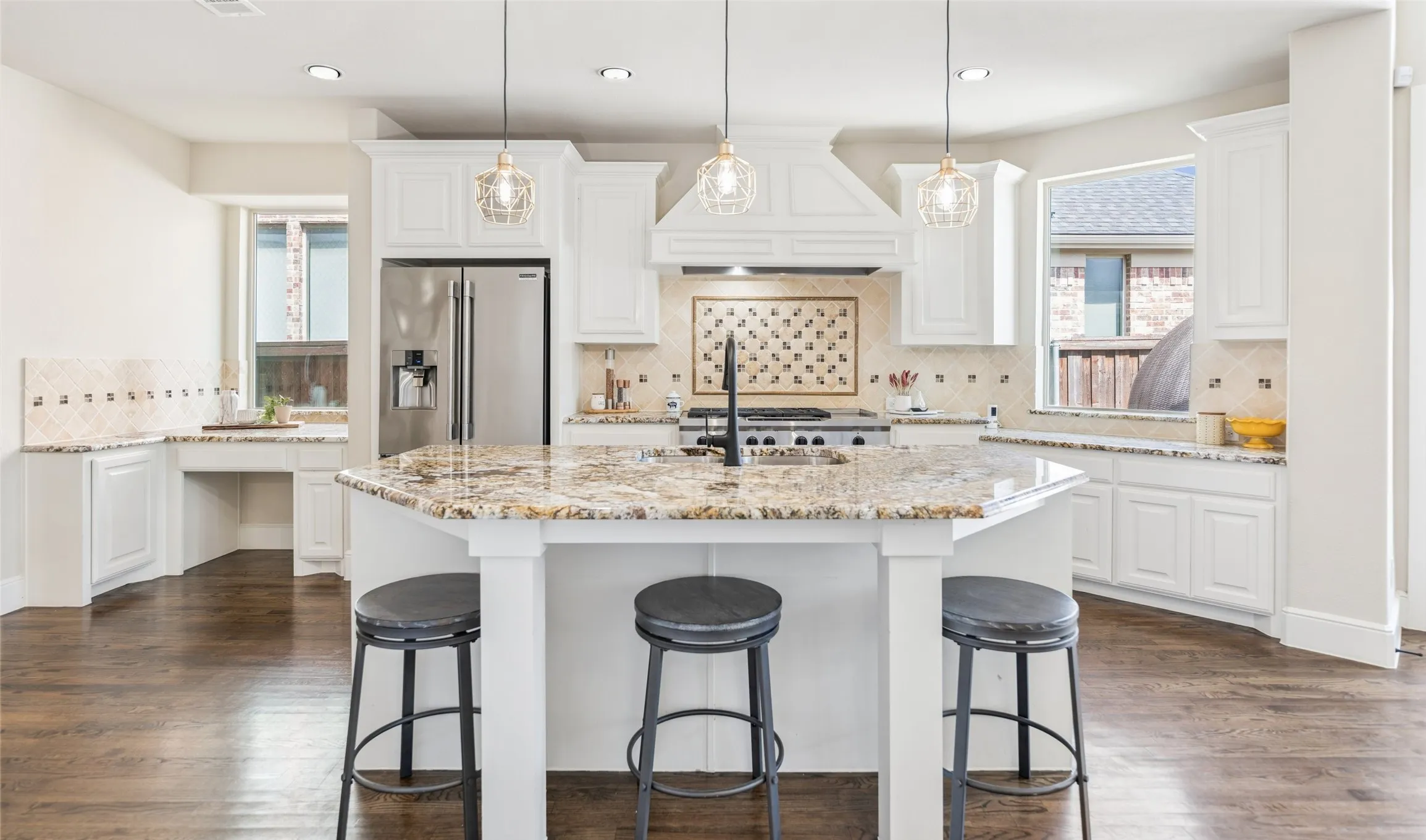 Single Family Residence For Sale in Denton County , 2120 Hidalgo Lane, Frisco, Texas 75034, 5 Bedroom, 4 Bathroom, 2 Garage spaces, 4,719 Sqft, built in 2016, mls#21315649, Real Estate Agent in Frisco, Homes For Sale in Denton county, Homes For Sale in Frisco, Realtor in Frisco Texas, Real Estate Brokerage Independent Realty Texas, Luminita Cordes Realtor