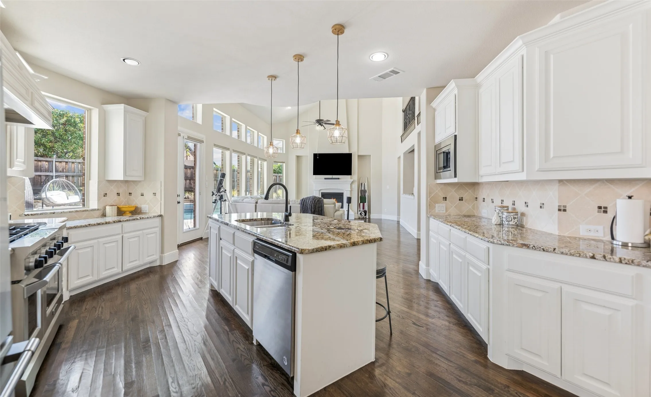 Single Family Residence For Sale in Denton County , 2120 Hidalgo Lane, Frisco, Texas 75034, 5 Bedroom, 4 Bathroom, 2 Garage spaces, 4,719 Sqft, built in 2016, mls#21315649, Real Estate Agent in Frisco, Homes For Sale in Denton county, Homes For Sale in Frisco, Realtor in Frisco Texas, Real Estate Brokerage Independent Realty Texas, Luminita Cordes Realtor