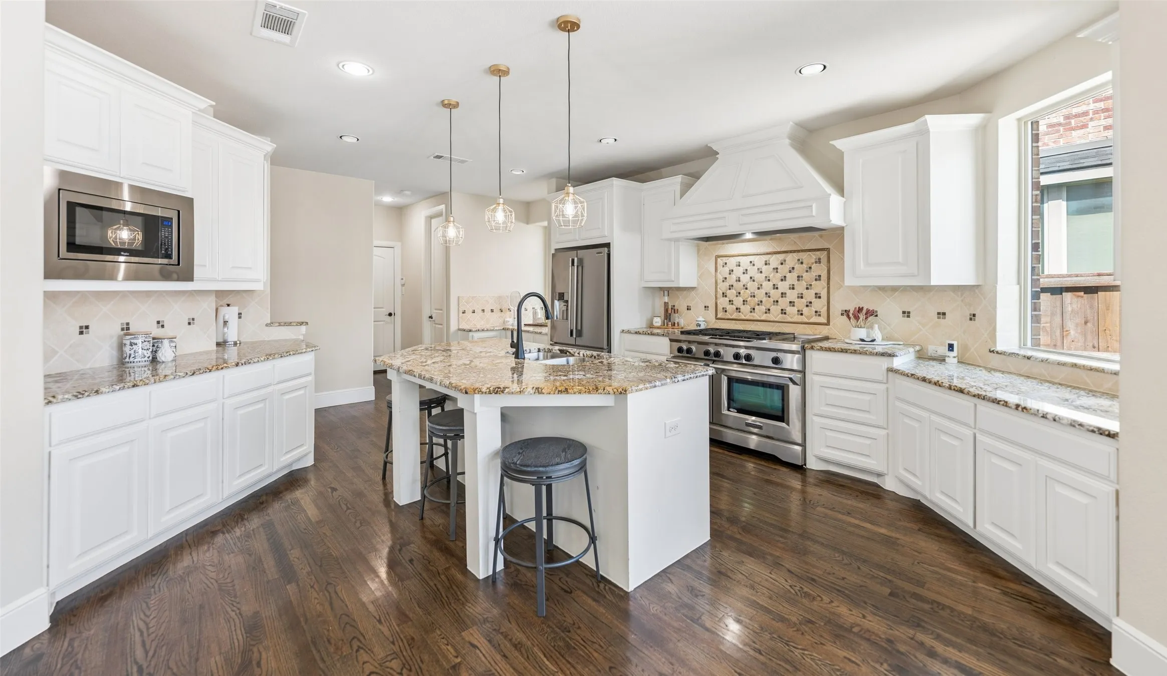 Single Family Residence For Sale in Denton County , 2120 Hidalgo Lane, Frisco, Texas 75034, 5 Bedroom, 4 Bathroom, 2 Garage spaces, 4,719 Sqft, built in 2016, mls#21315649, Real Estate Agent in Frisco, Homes For Sale in Denton county, Homes For Sale in Frisco, Realtor in Frisco Texas, Real Estate Brokerage Independent Realty Texas, Luminita Cordes Realtor